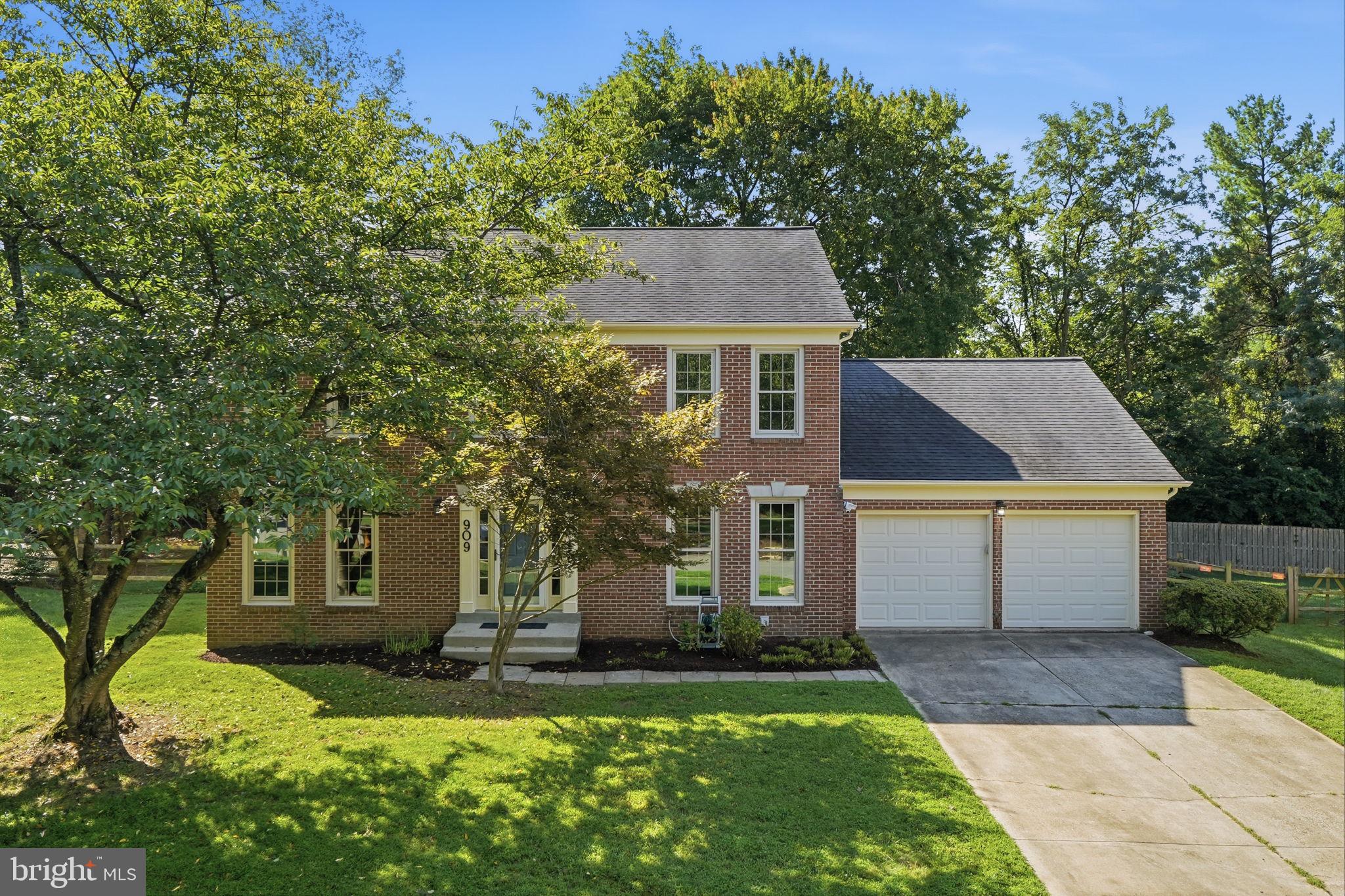 909 WILLOWLEAF WAY