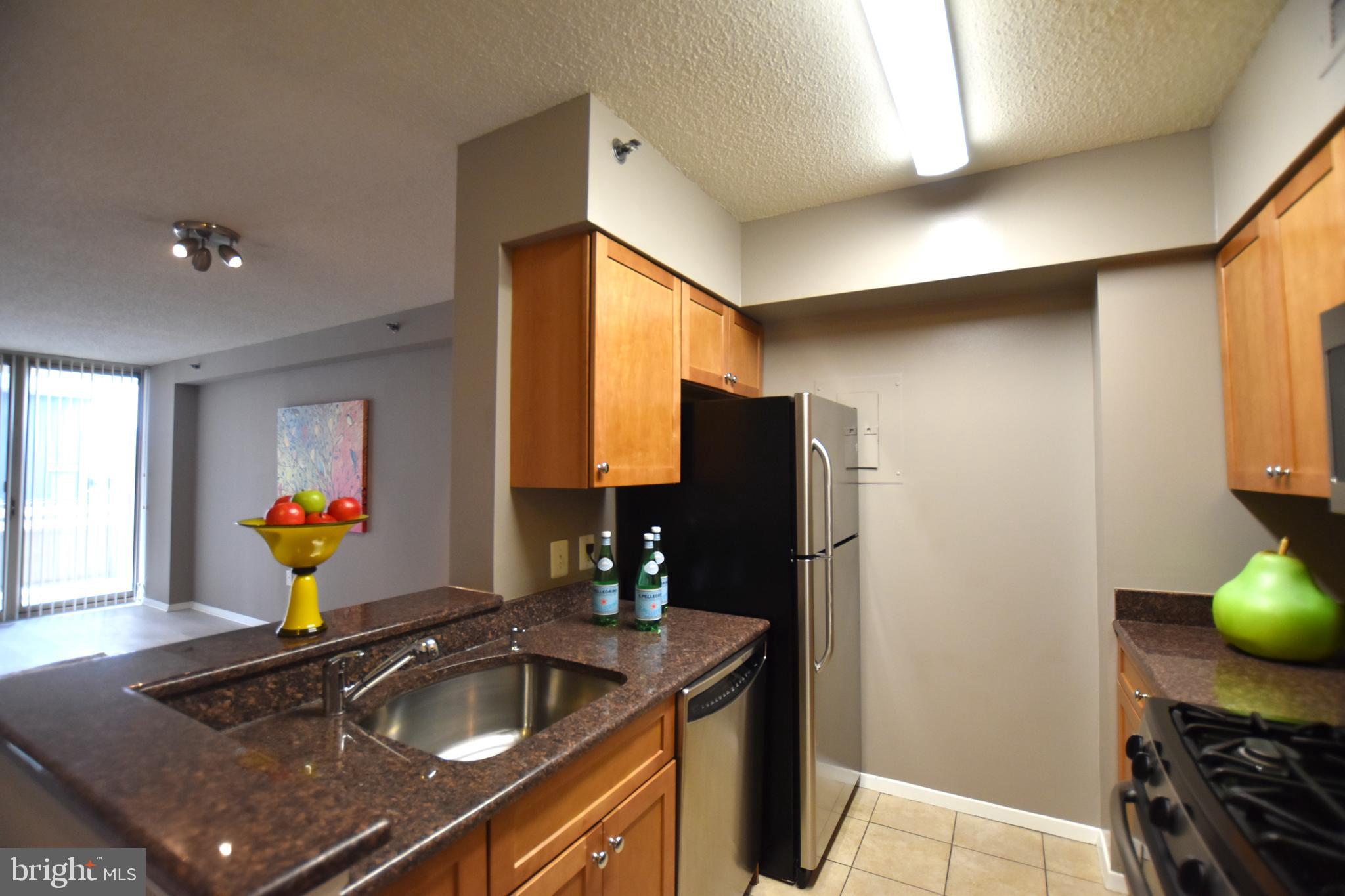 FAIRMONT PLAZA - Residential