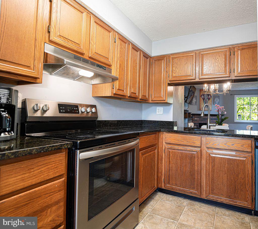 2501 MERRICK COURT