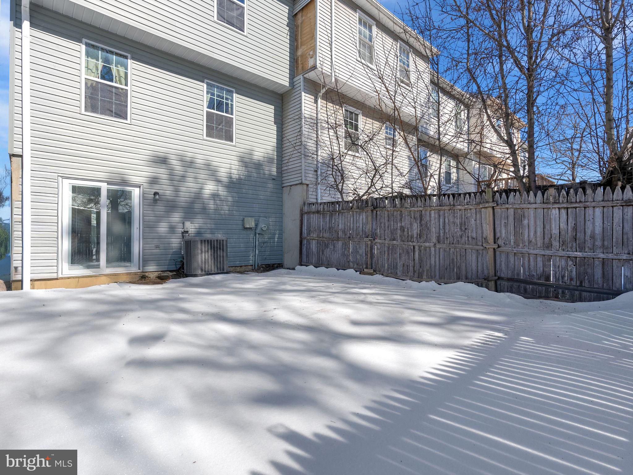 COLONY SQUARE - Residential