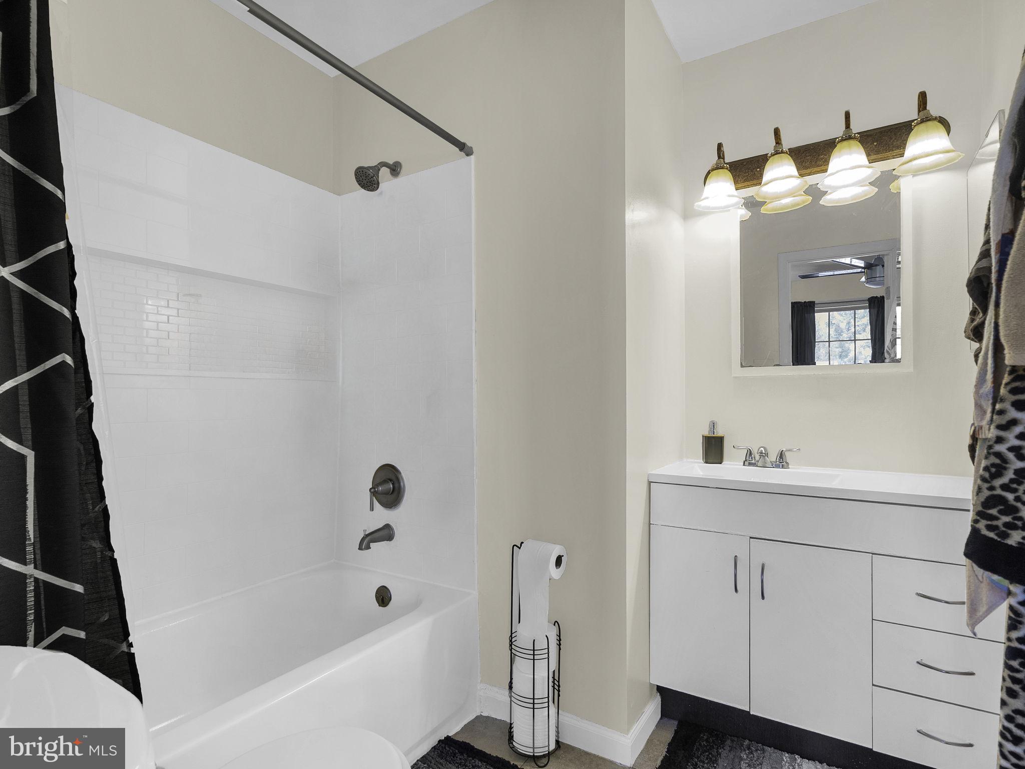 COLONY SQUARE - Residential