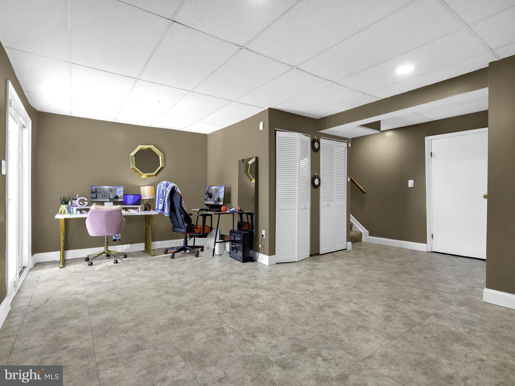 COLONY SQUARE - Residential