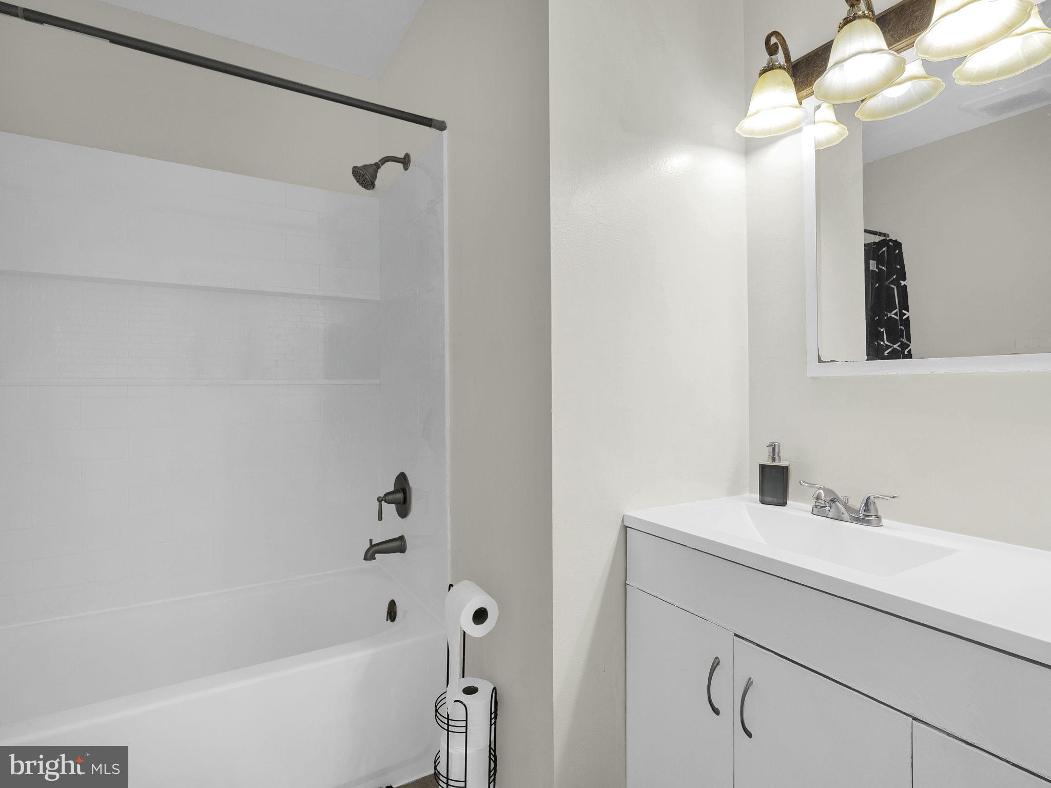 COLONY SQUARE - Residential