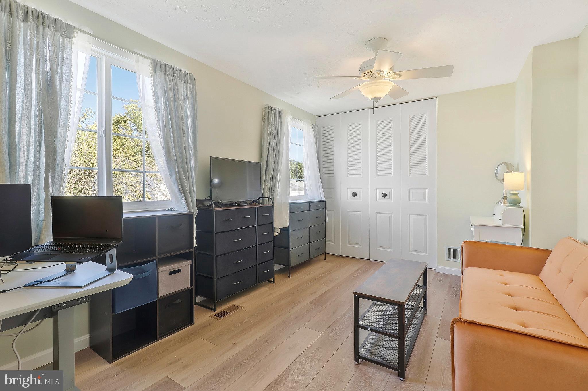 GUNNERS LAKE - Residential