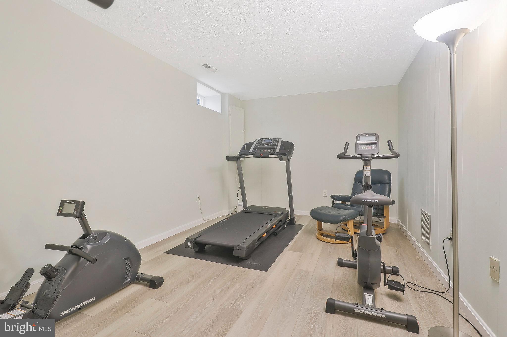 GUNNERS LAKE - Residential