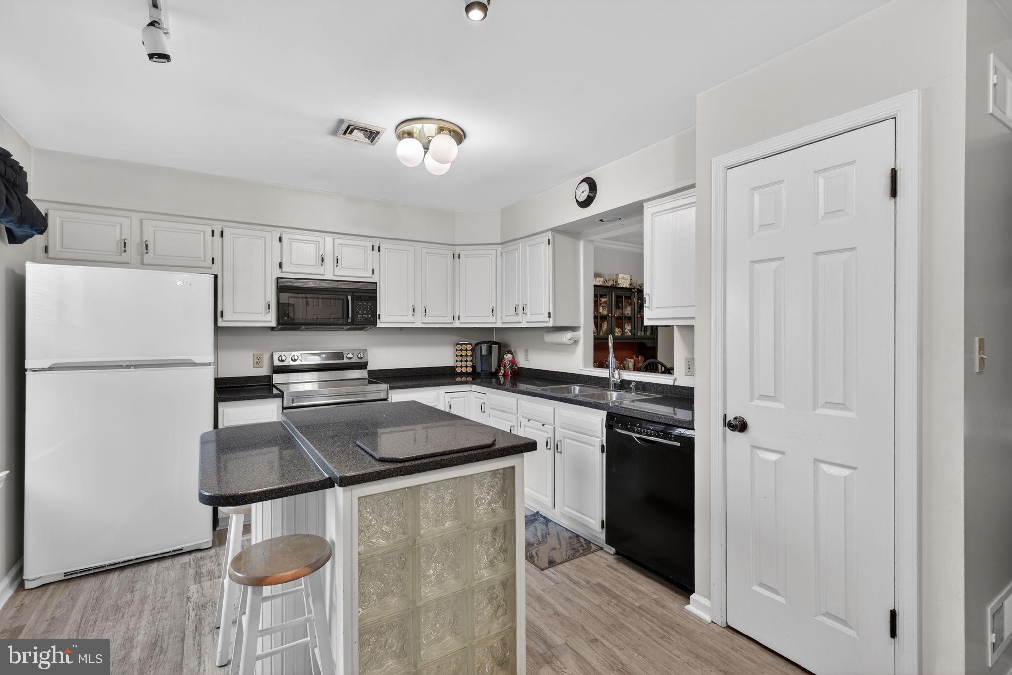 WOODS EDGE - Residential