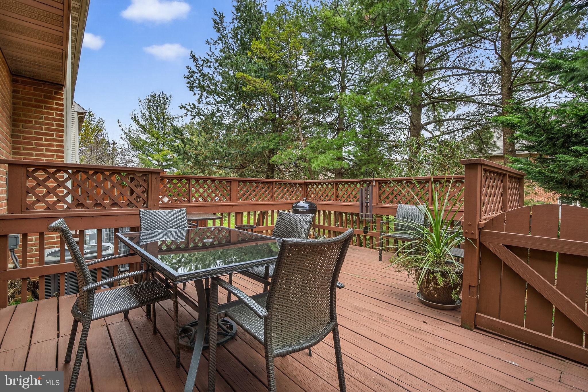 WOODS EDGE - Residential