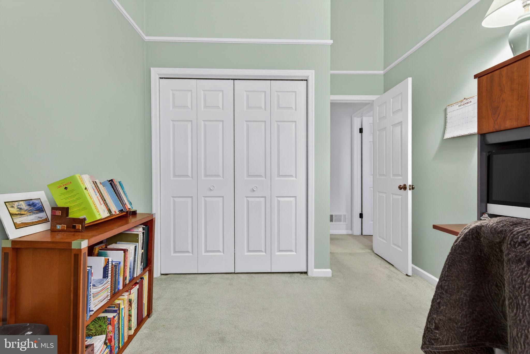 WOODS EDGE - Residential