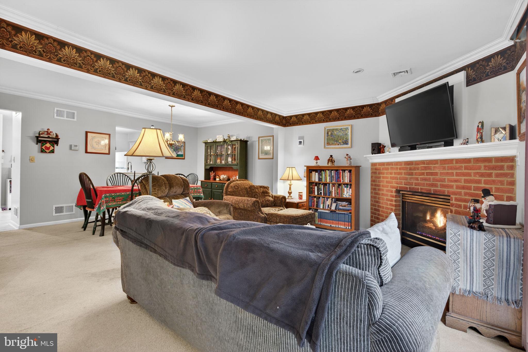 WOODS EDGE - Residential