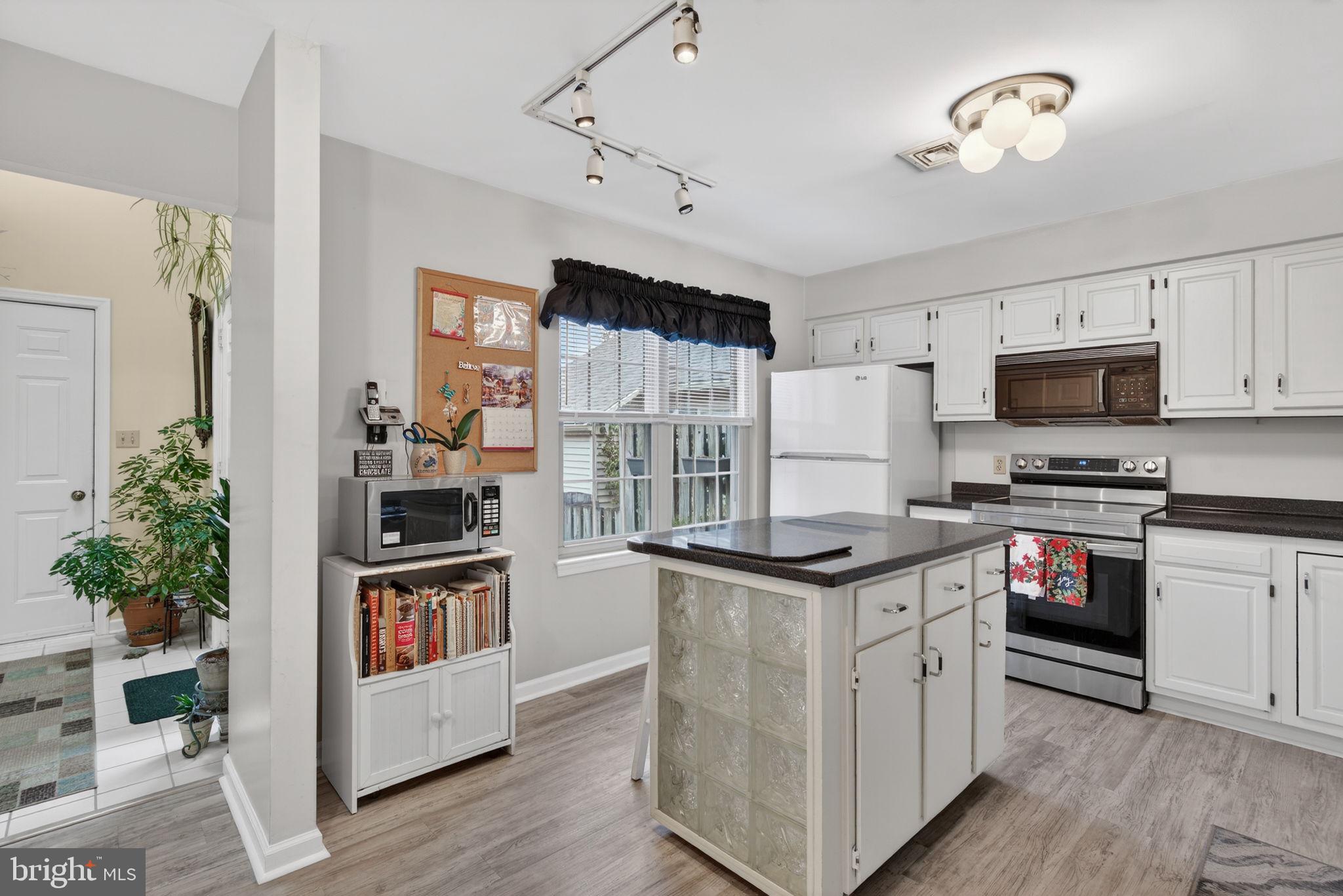 WOODS EDGE - Residential