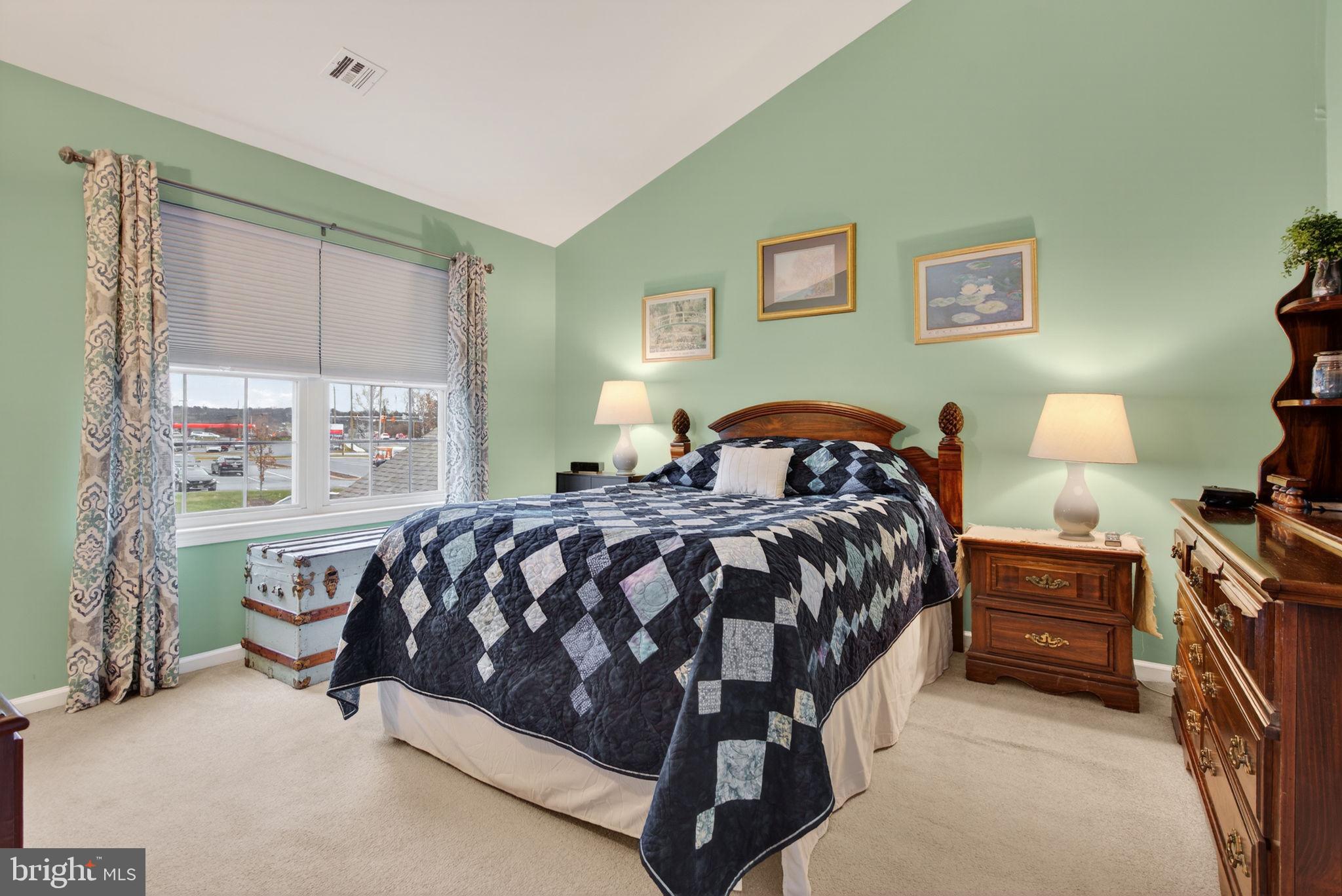 WOODS EDGE - Residential