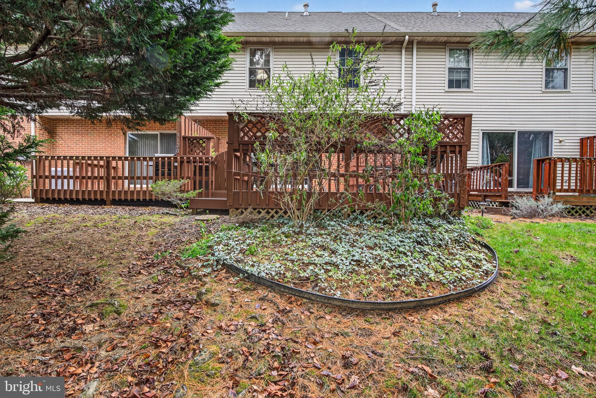 WOODS EDGE - Residential