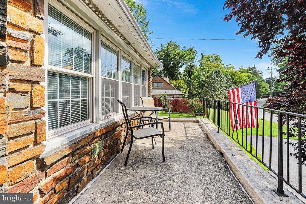 Photo of 10 Bryn Mawr Avenue, NEWTOWN SQUARE, PA 19073 (MLS # PADE2097678)