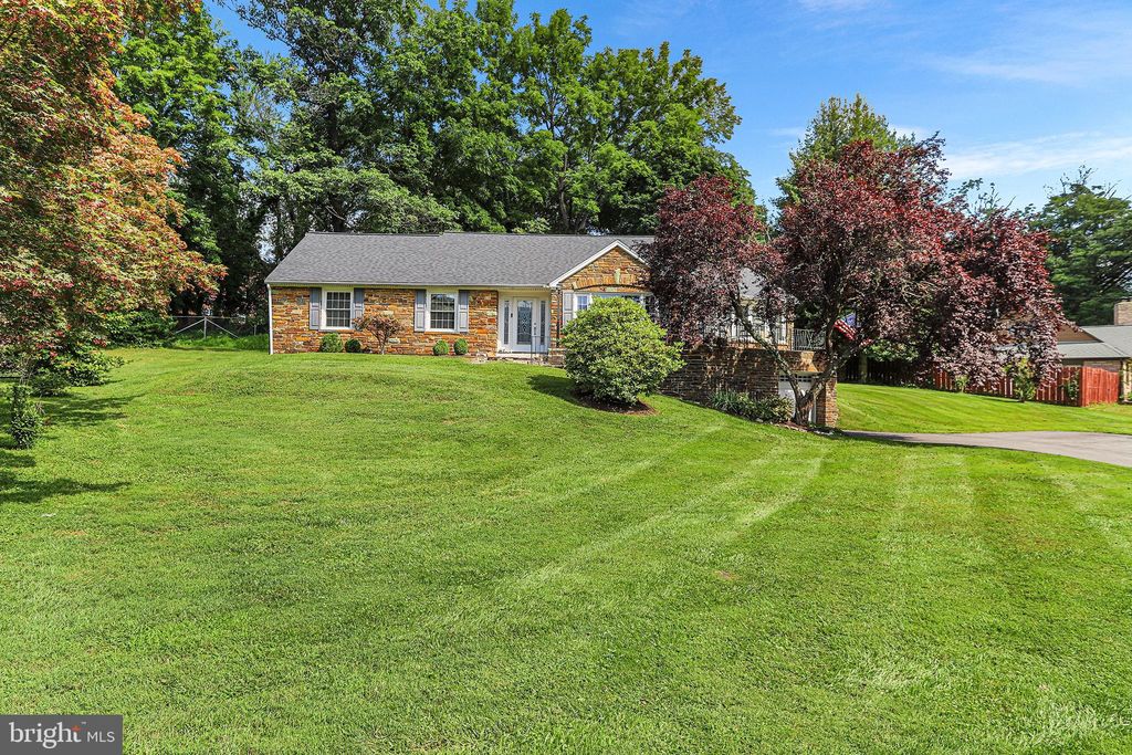 Photo of 10 Bryn Mawr Avenue, NEWTOWN SQUARE, PA 19073 (MLS # PADE2097678)