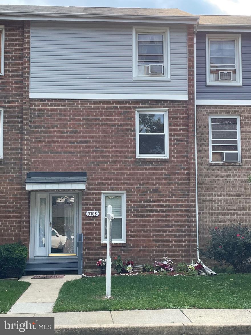 Here is you r opportunity to own this 3 bedroom condo in the Canterbury riding community in Howard County for under $300K.  Close access to the highway and located approximately 20 minutes from Baltimore and Washington D.C.  Walking distance to grocery store , Restaurants and Shops.