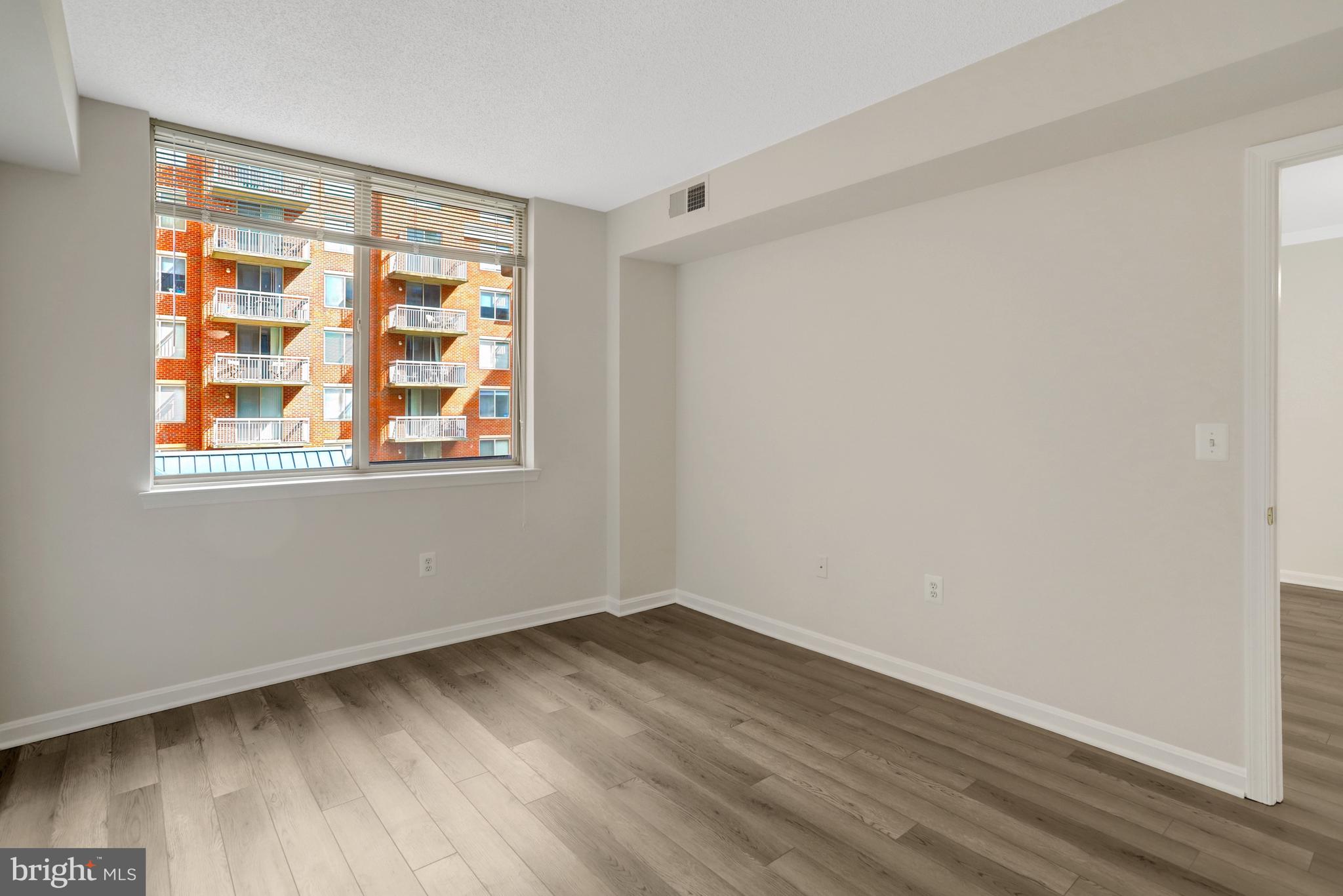 VIRGINIA SQUARE - Residential