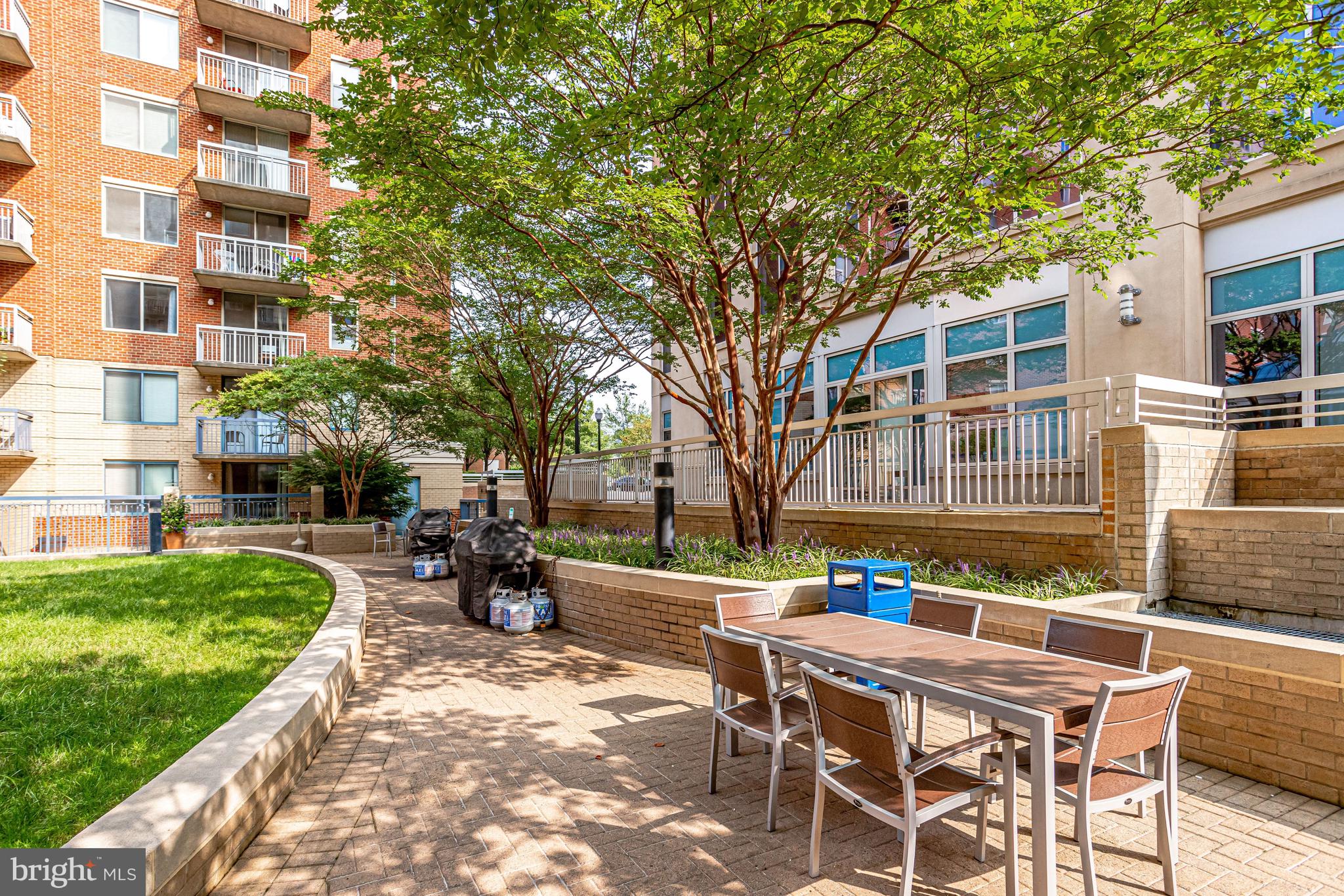 VIRGINIA SQUARE - Residential