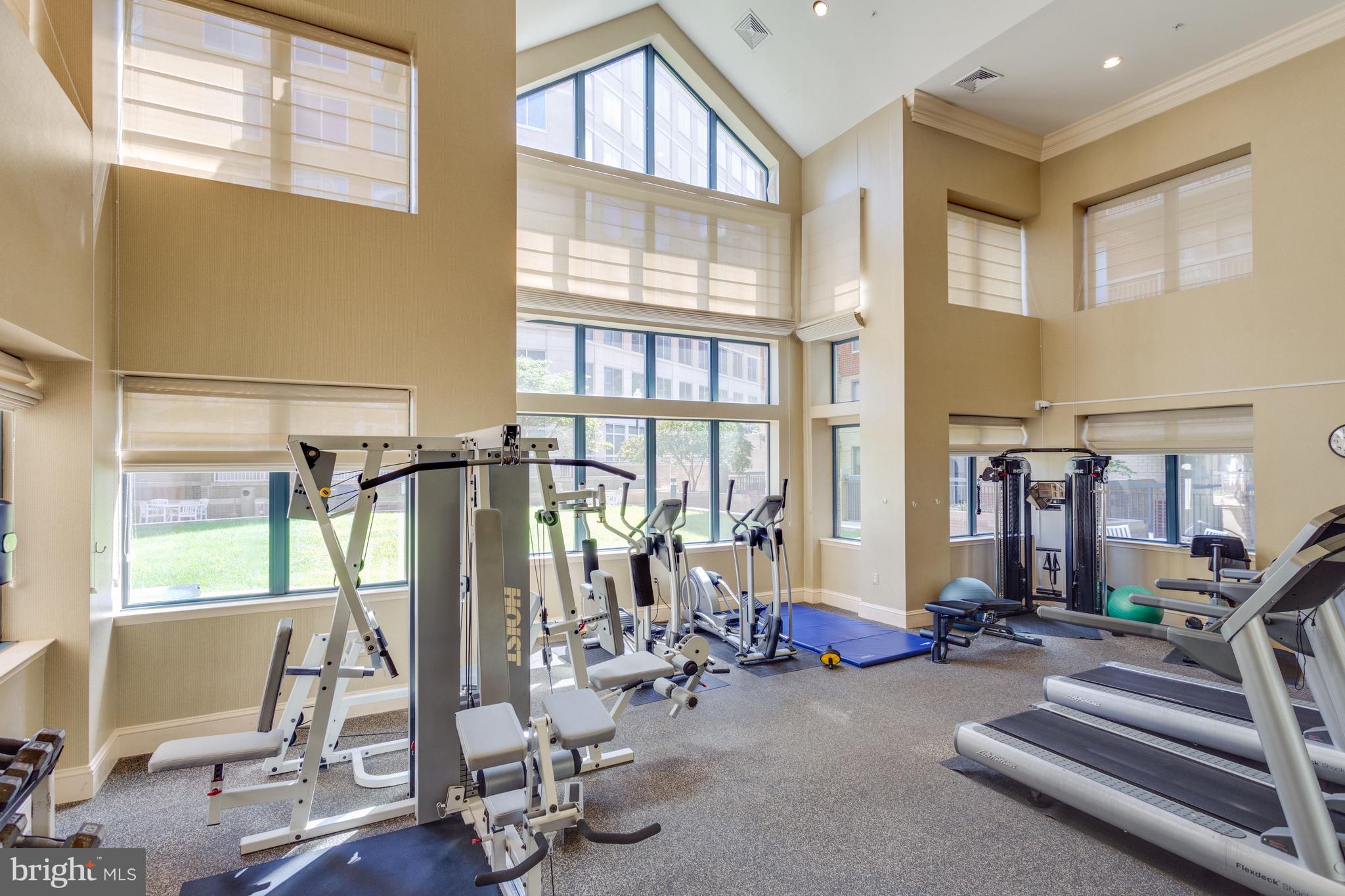 VIRGINIA SQUARE - Residential