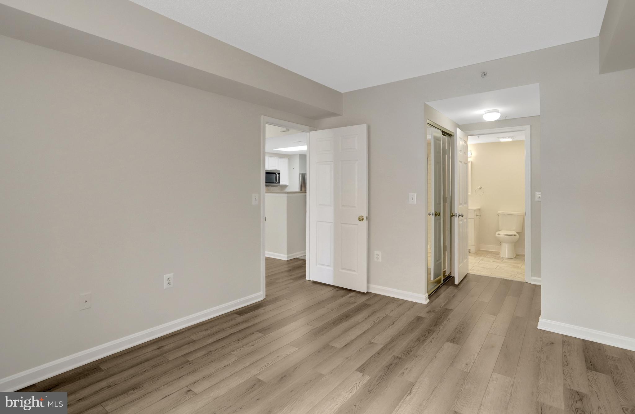 VIRGINIA SQUARE - Residential