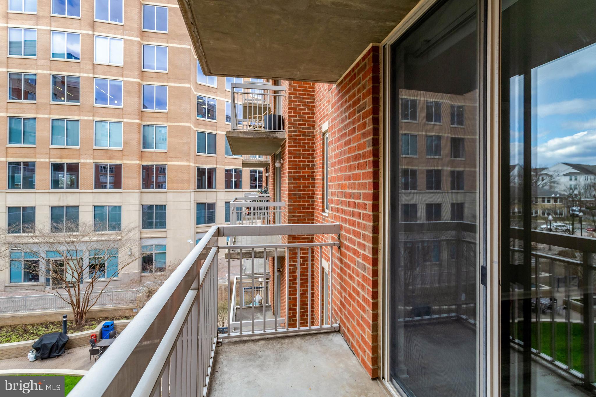 VIRGINIA SQUARE - Residential