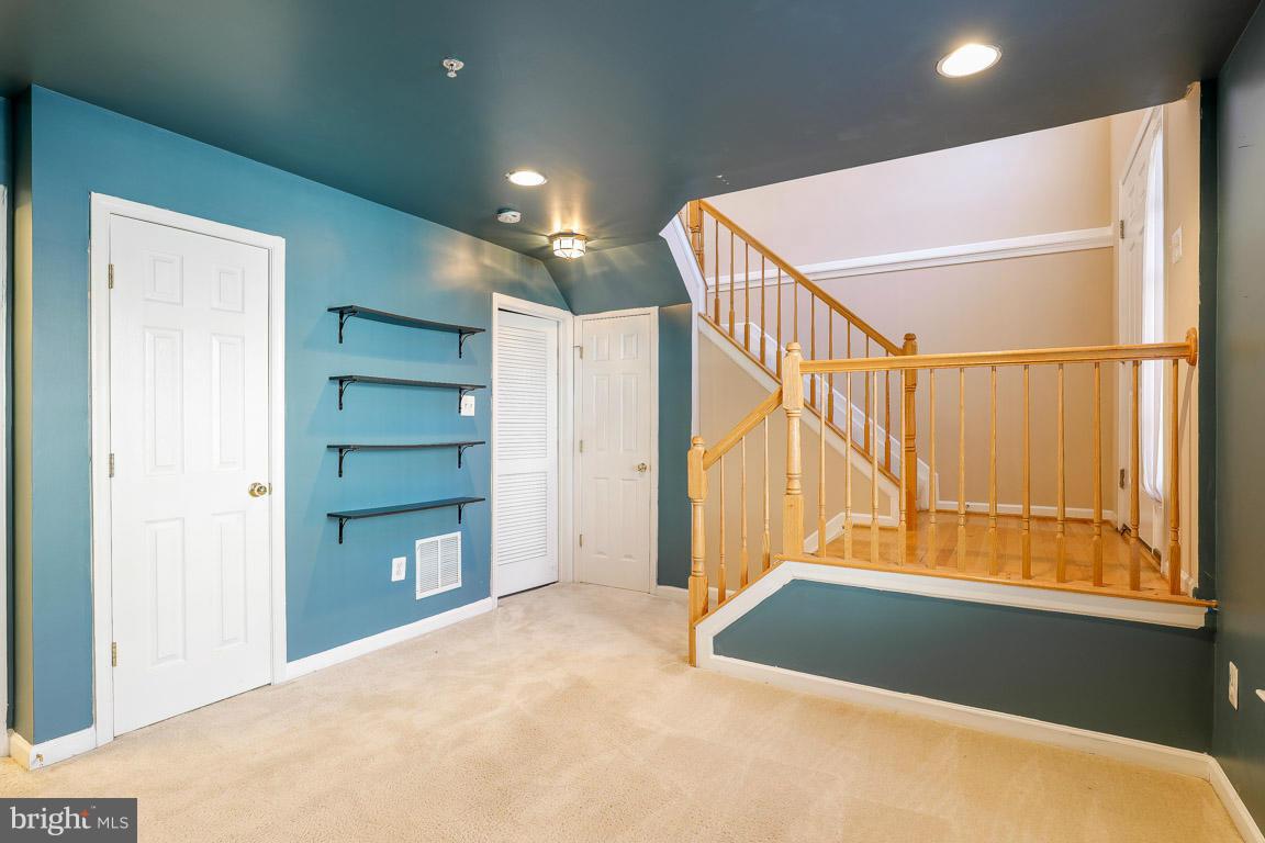 RUSSETT - Residential