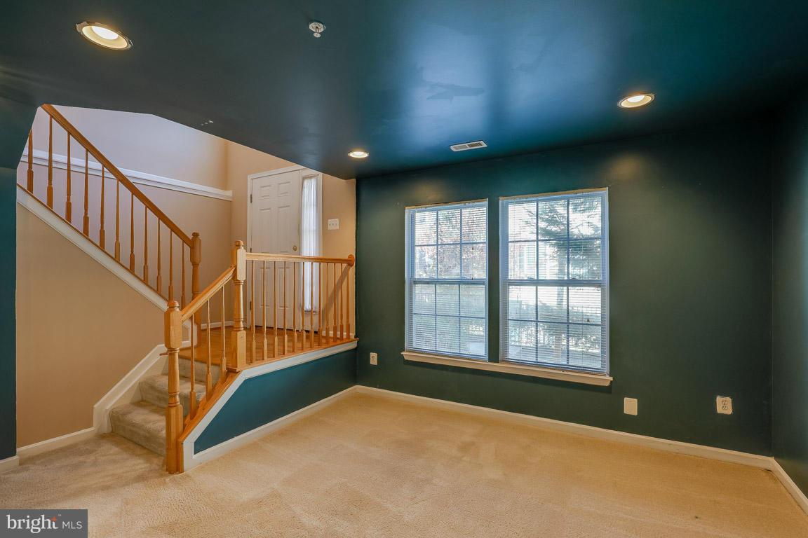 RUSSETT - Residential