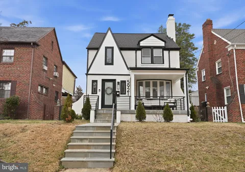 5921 2nd Place NW, Washington, DC MLS: DCDC2248574