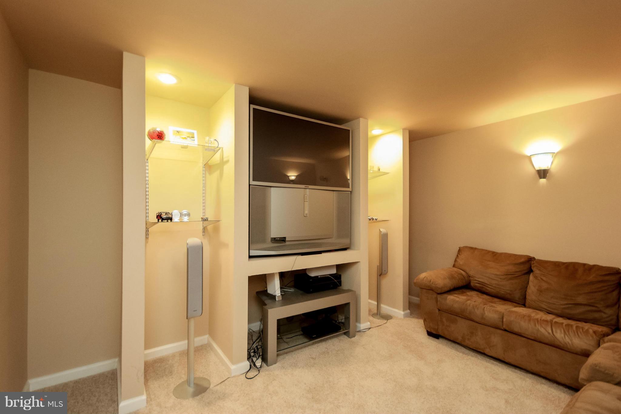 YOUNG ESTATE - Residential