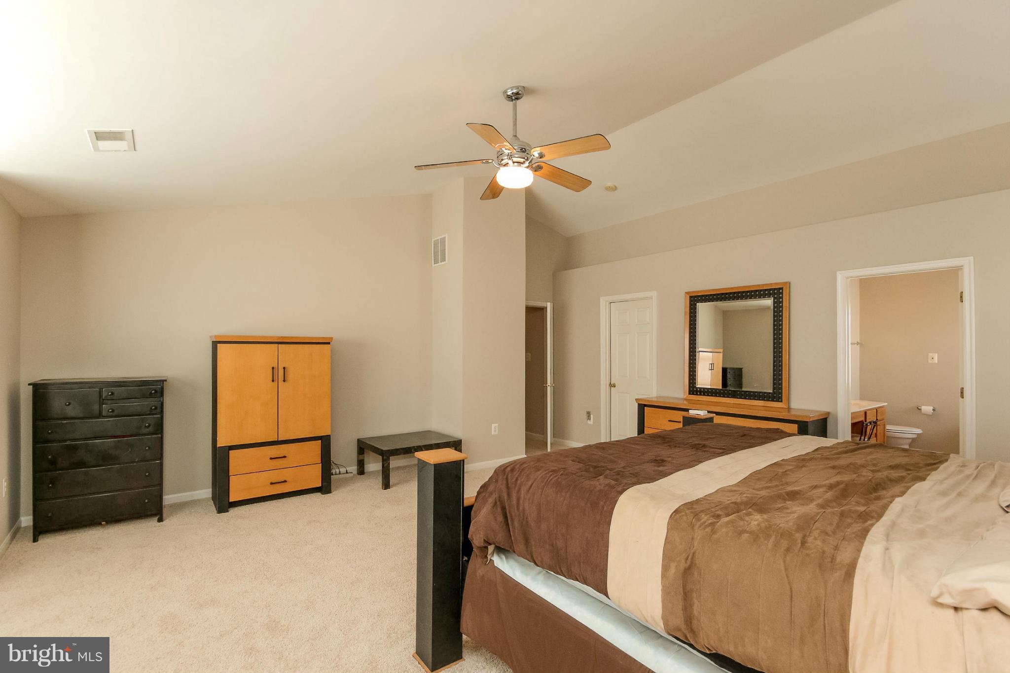 YOUNG ESTATE - Residential