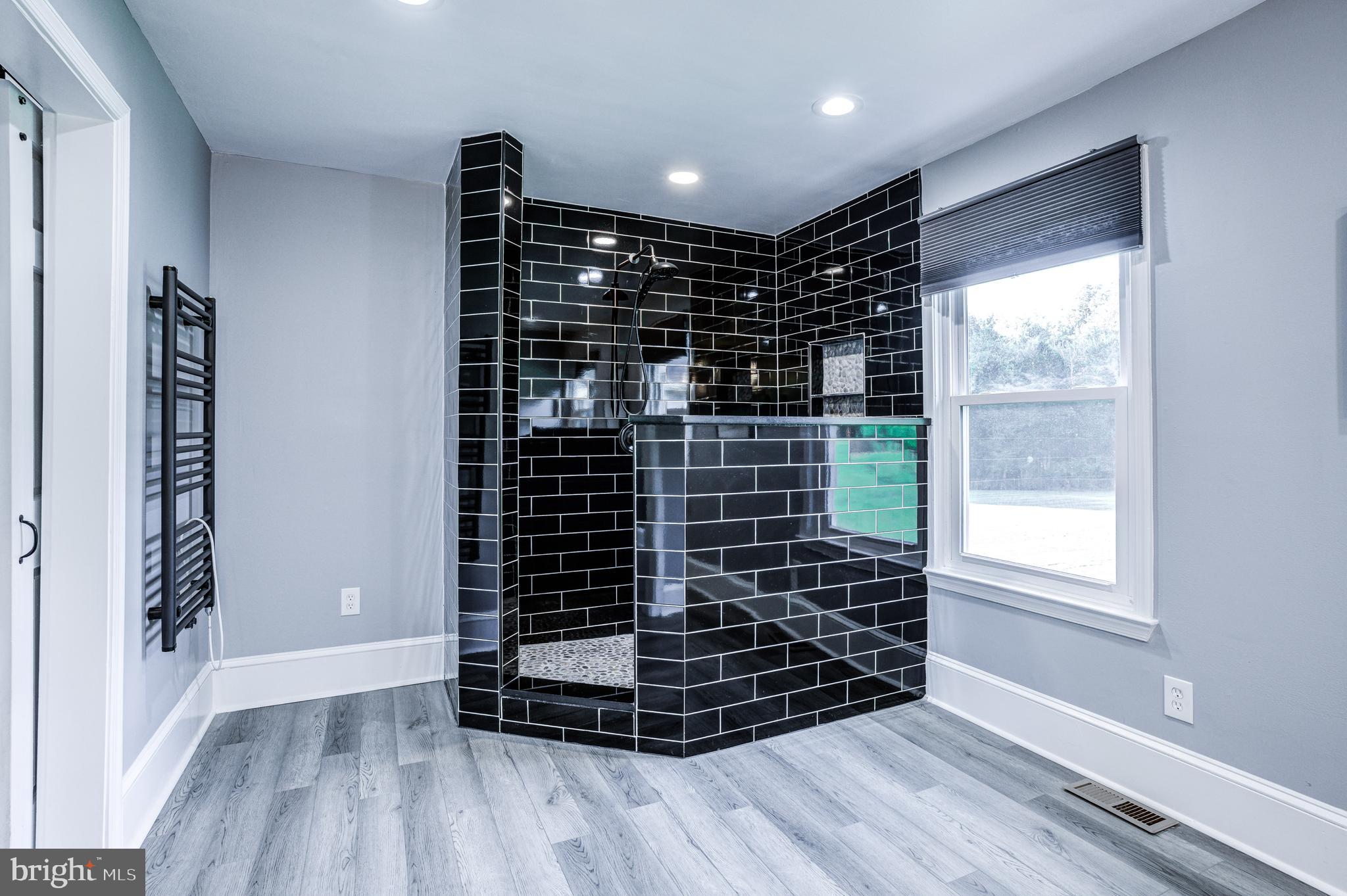 LAYTONSVILLE OUTSIDE - Residential