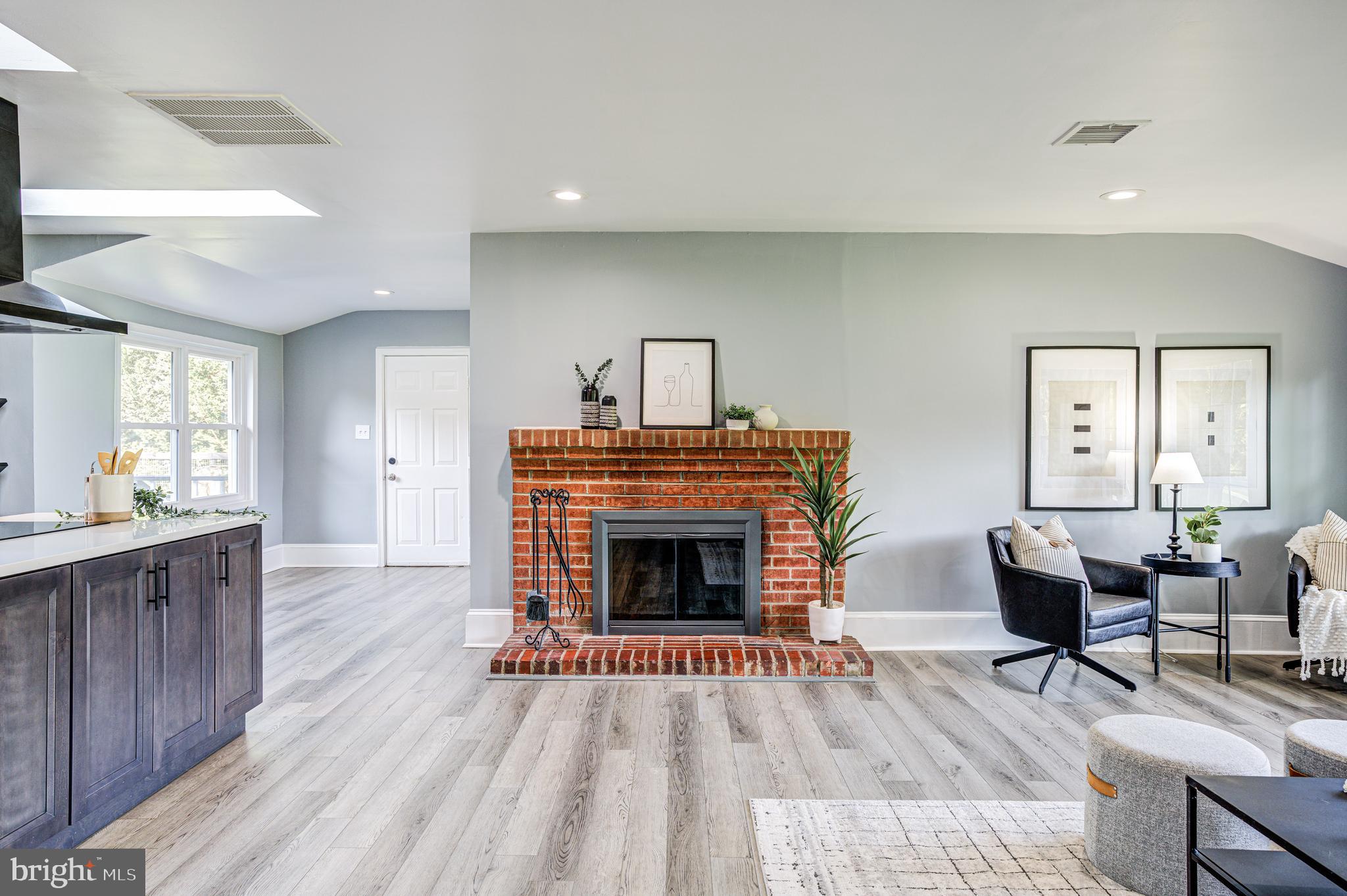 LAYTONSVILLE OUTSIDE - Residential
