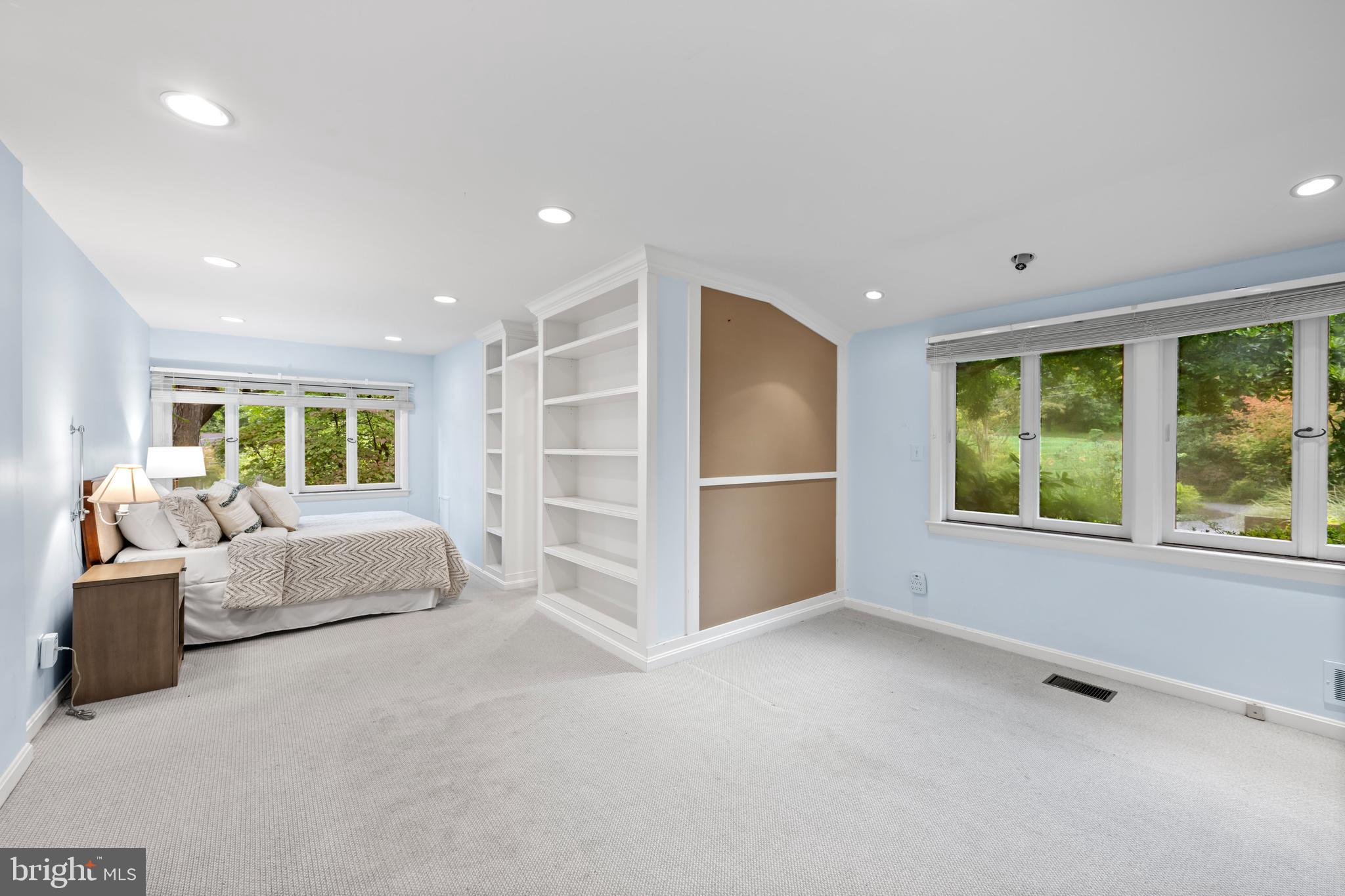 BANNOCKBURN ESTATES - Residential