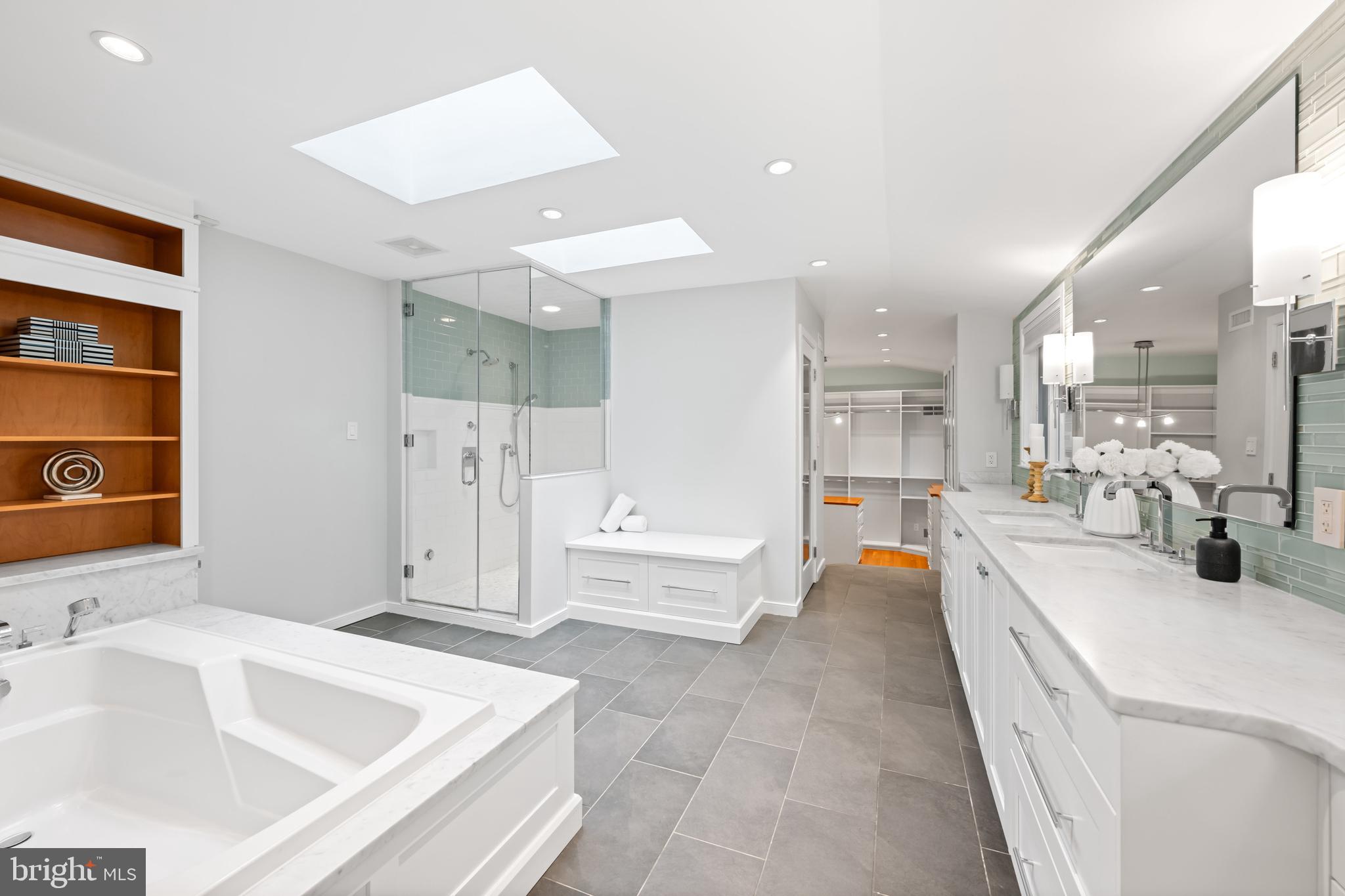 BANNOCKBURN ESTATES - Residential