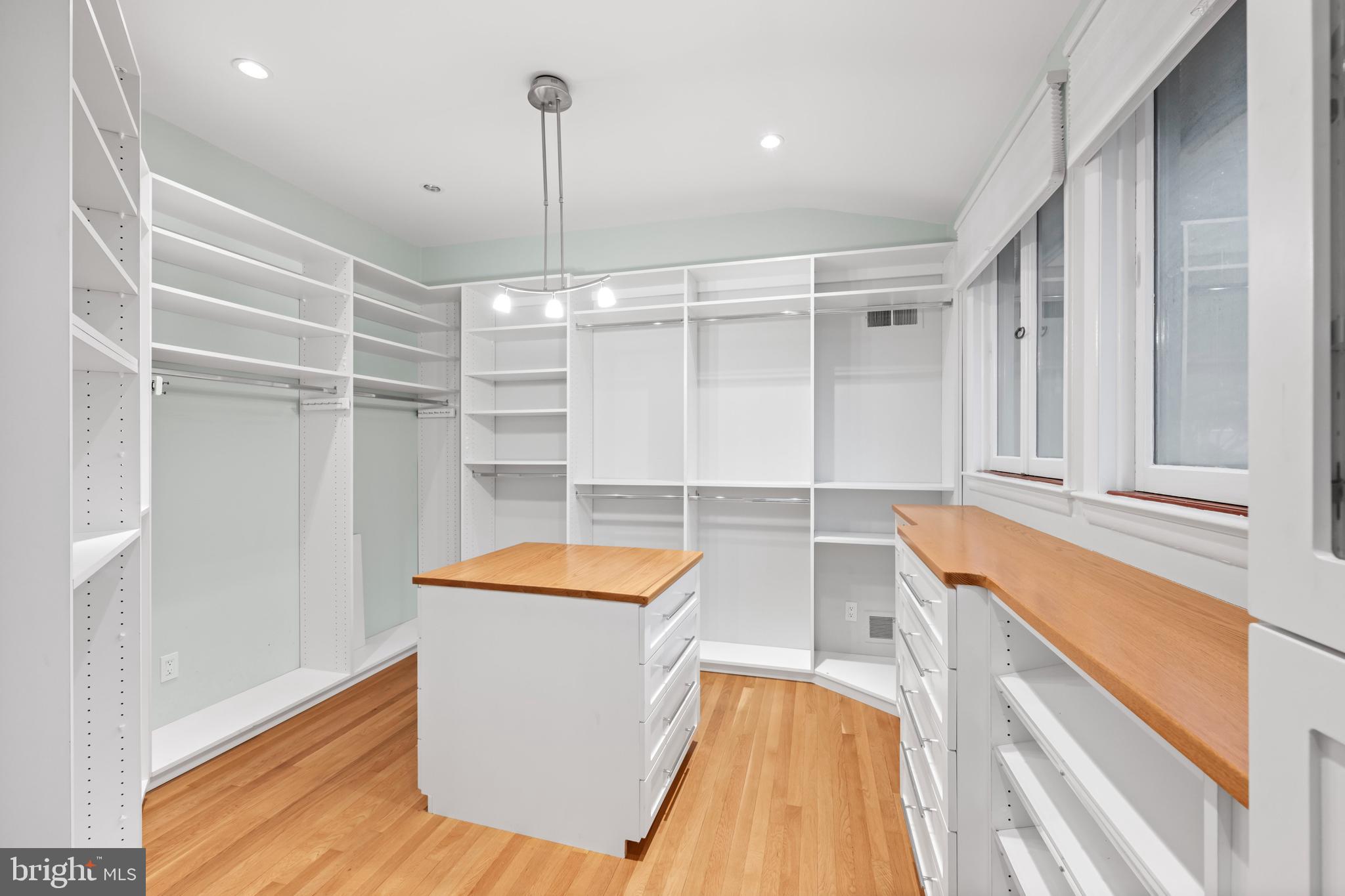 BANNOCKBURN ESTATES - Residential