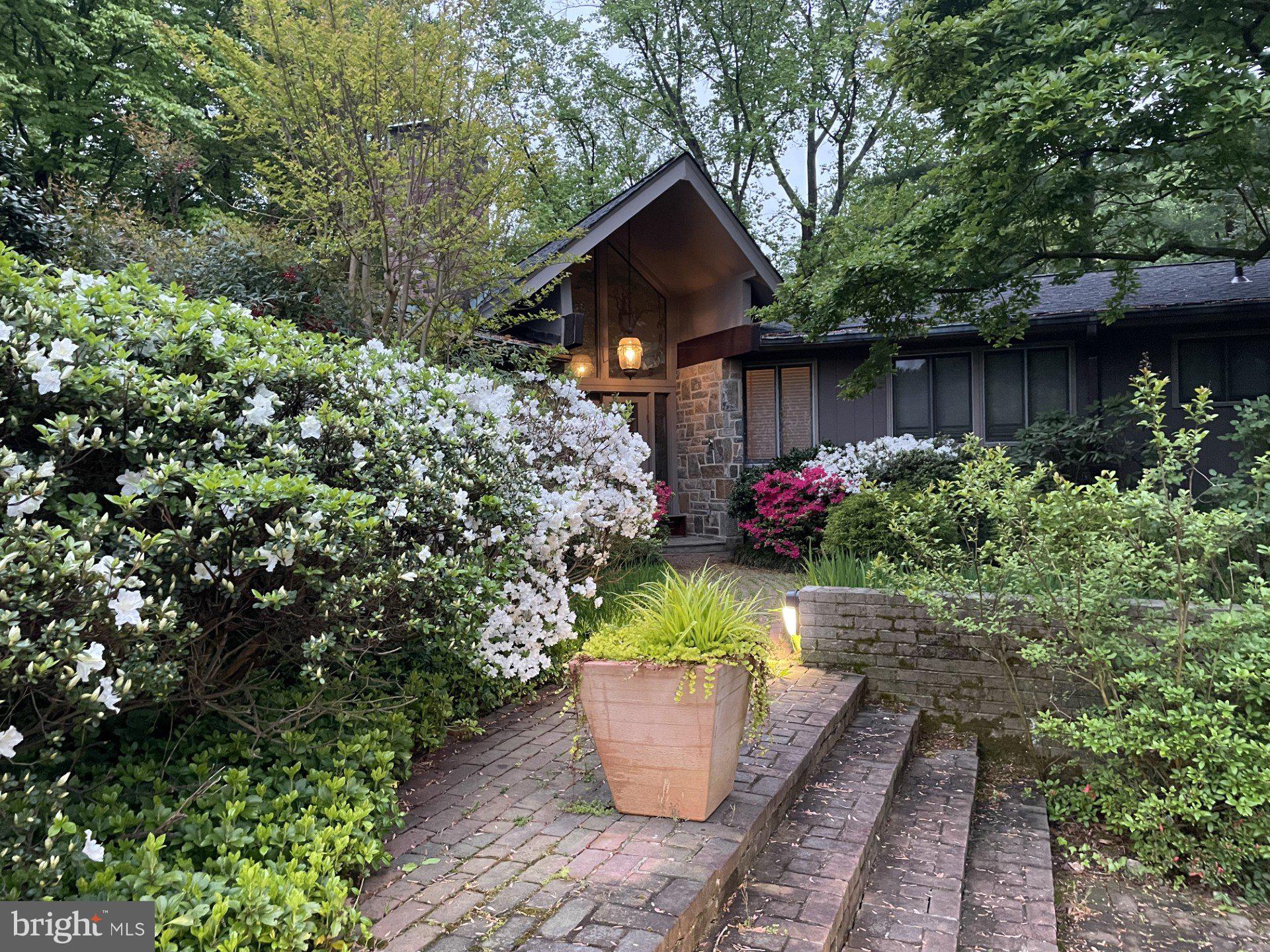 BANNOCKBURN ESTATES - Residential