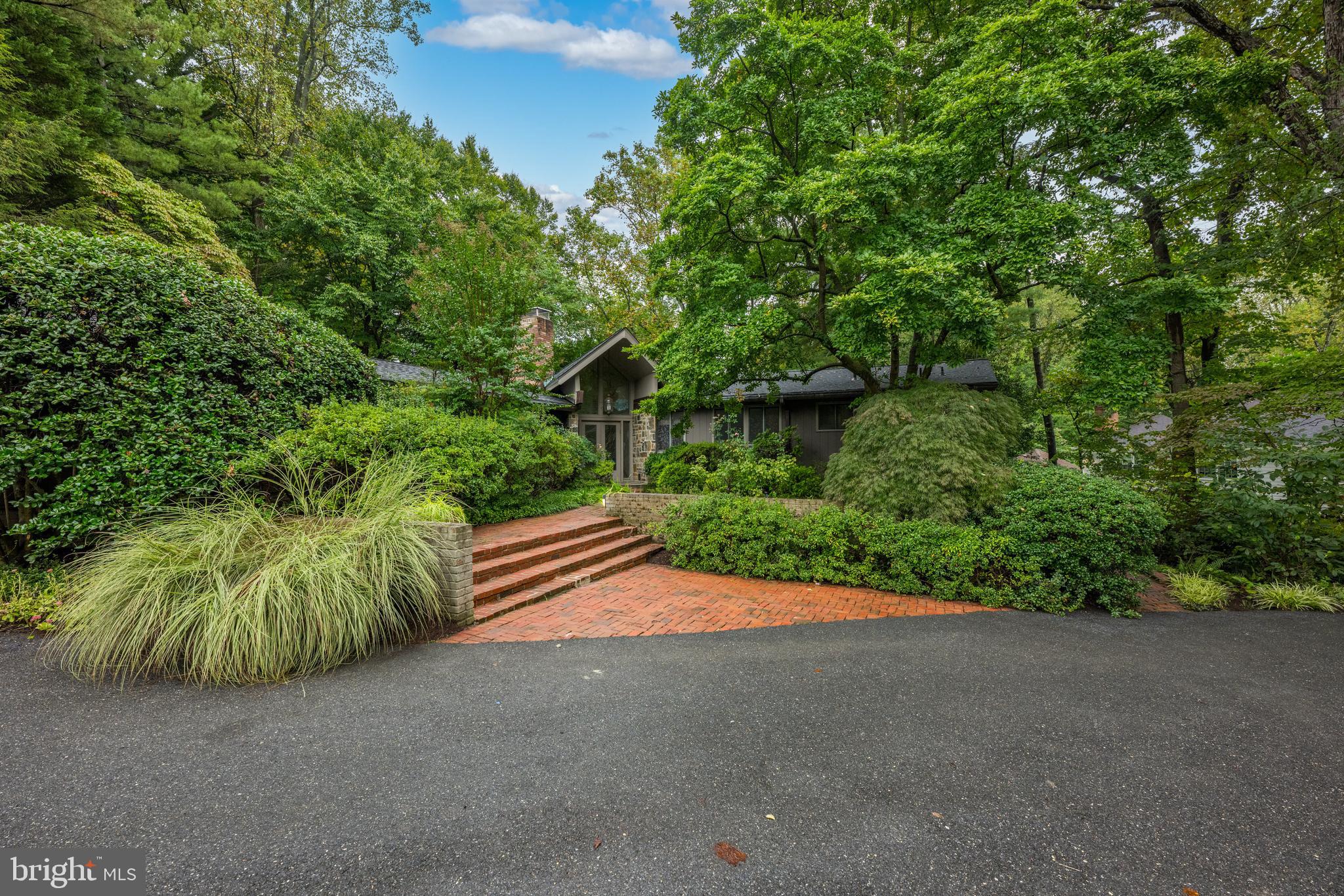 BANNOCKBURN ESTATES - Residential