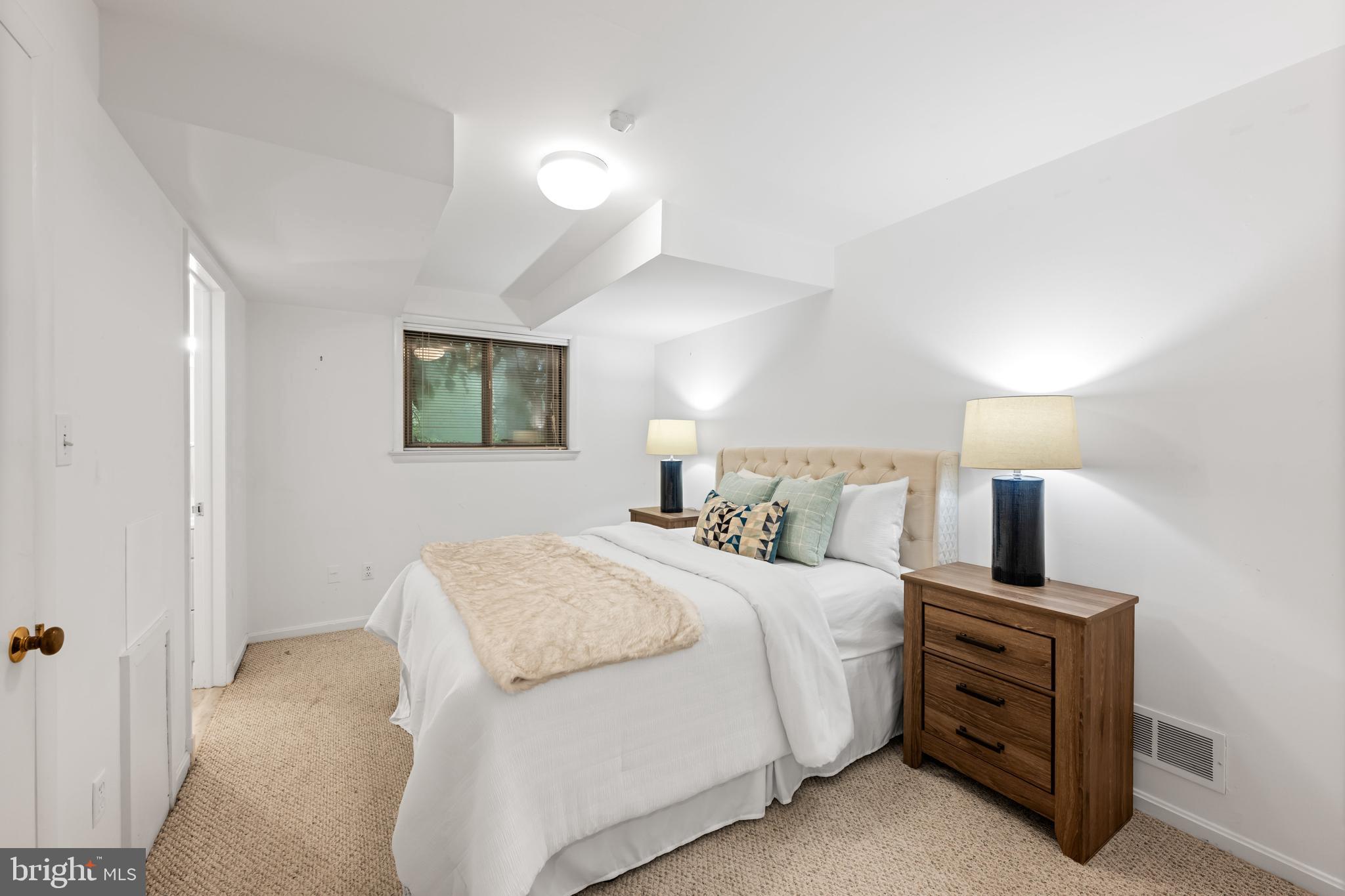 BANNOCKBURN ESTATES - Residential