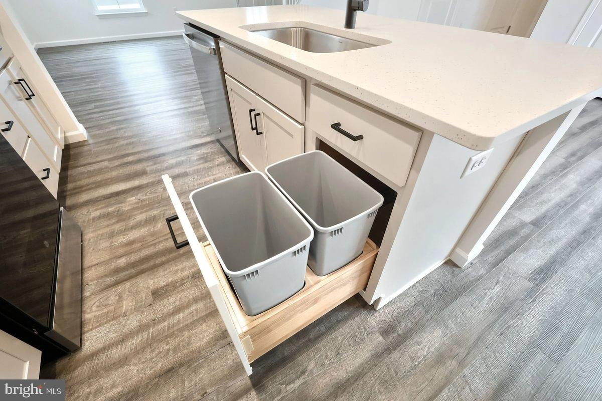 THE SEASONS - Residential