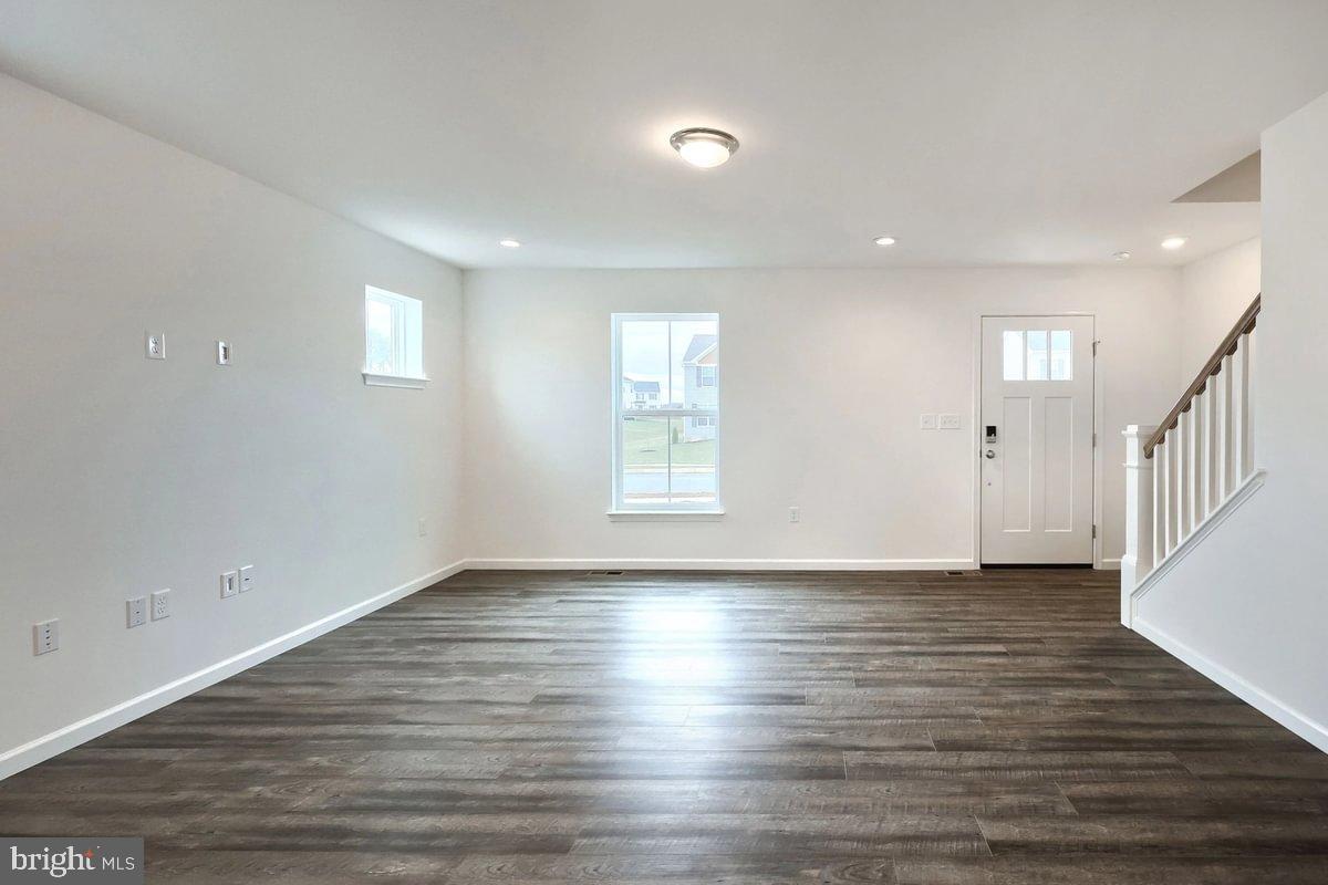 THE SEASONS - Residential