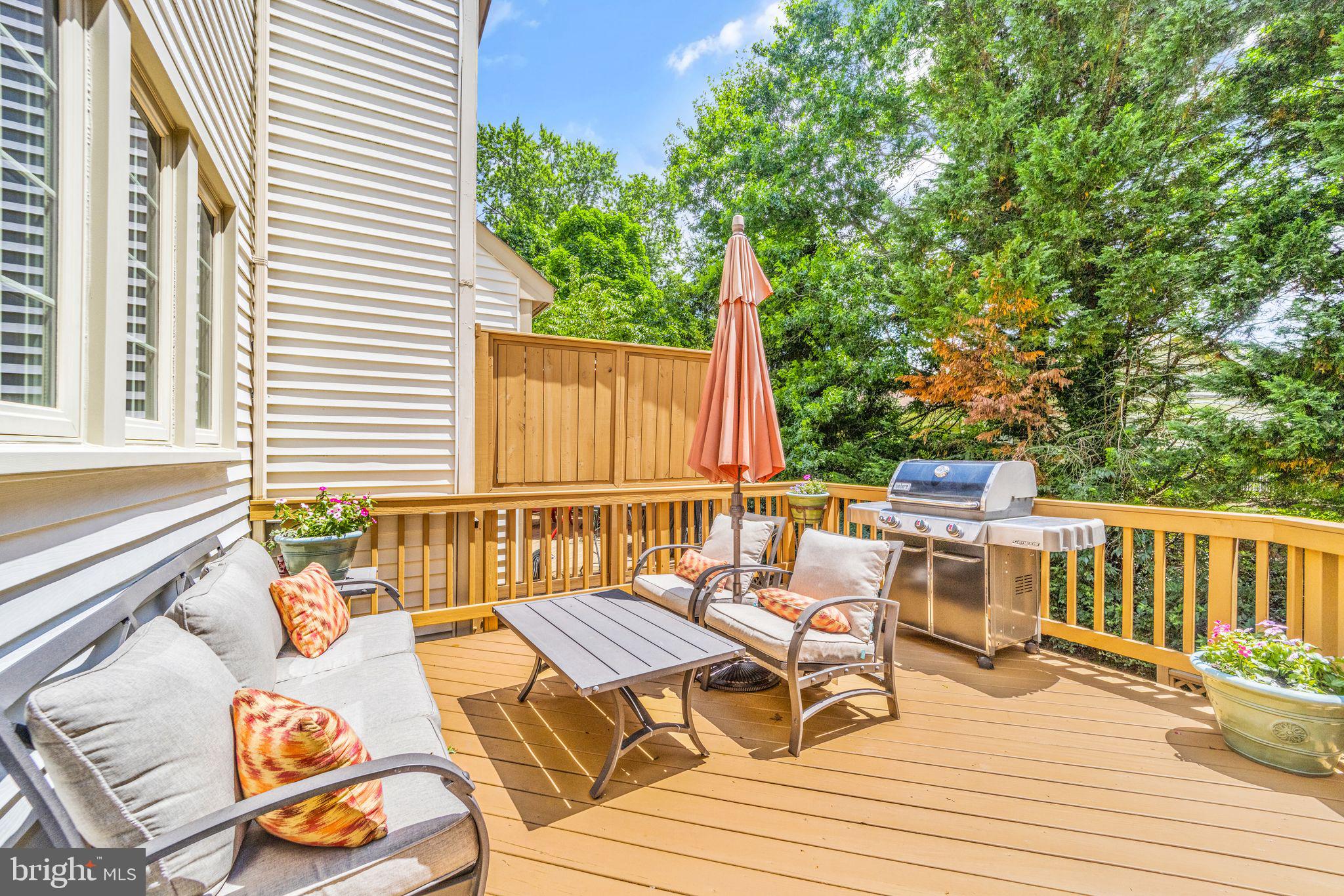 CRESTMONT TOWNHOUSES - Residential