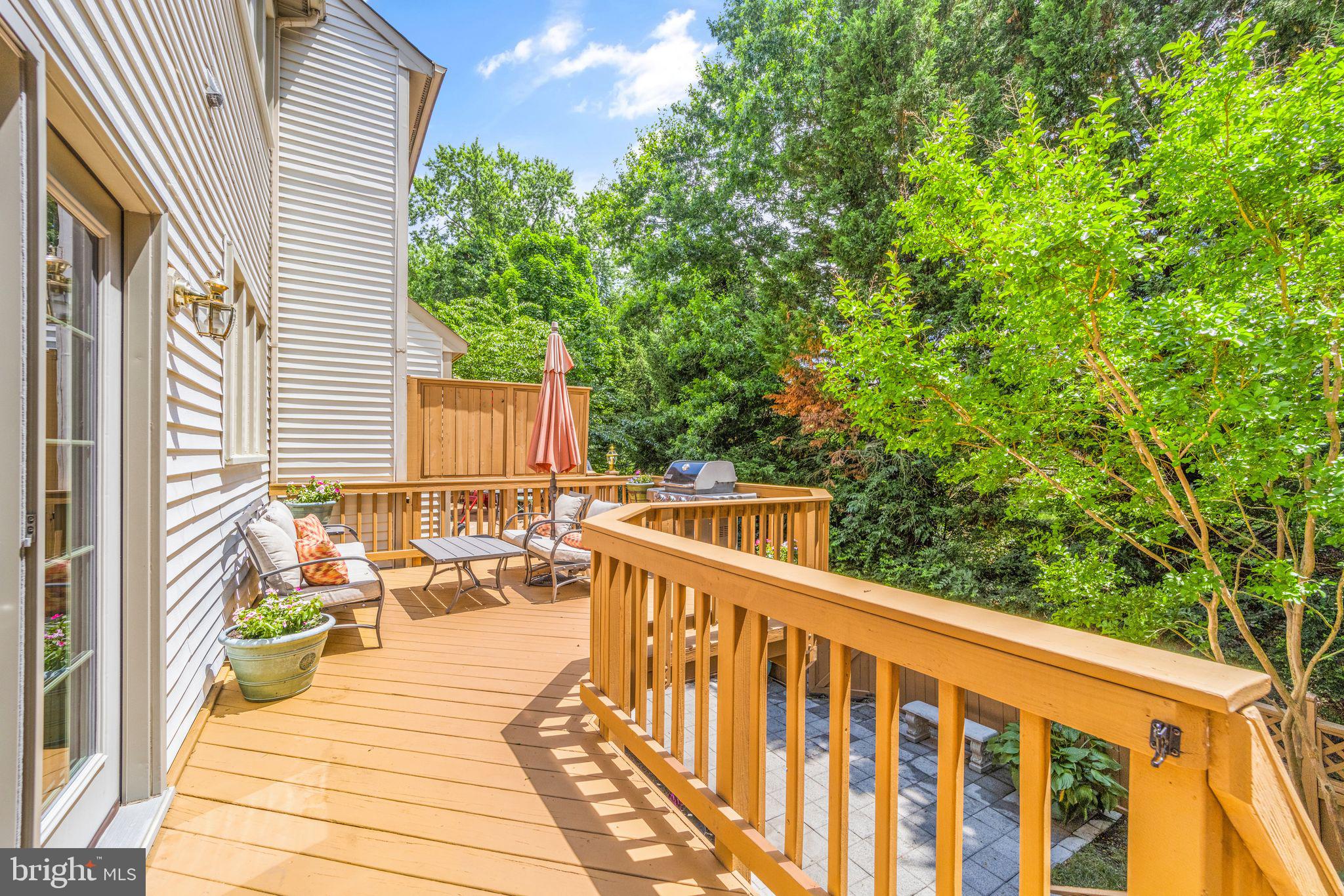 CRESTMONT TOWNHOUSES - Residential