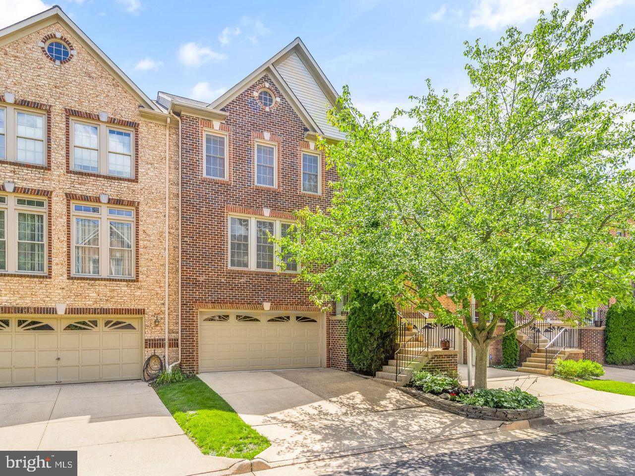 CRESTMONT TOWNHOUSES - Residential