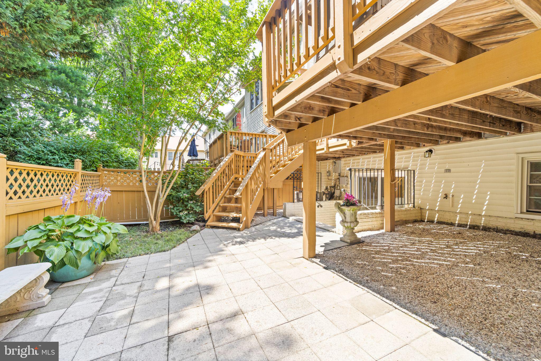 CRESTMONT TOWNHOUSES - Residential