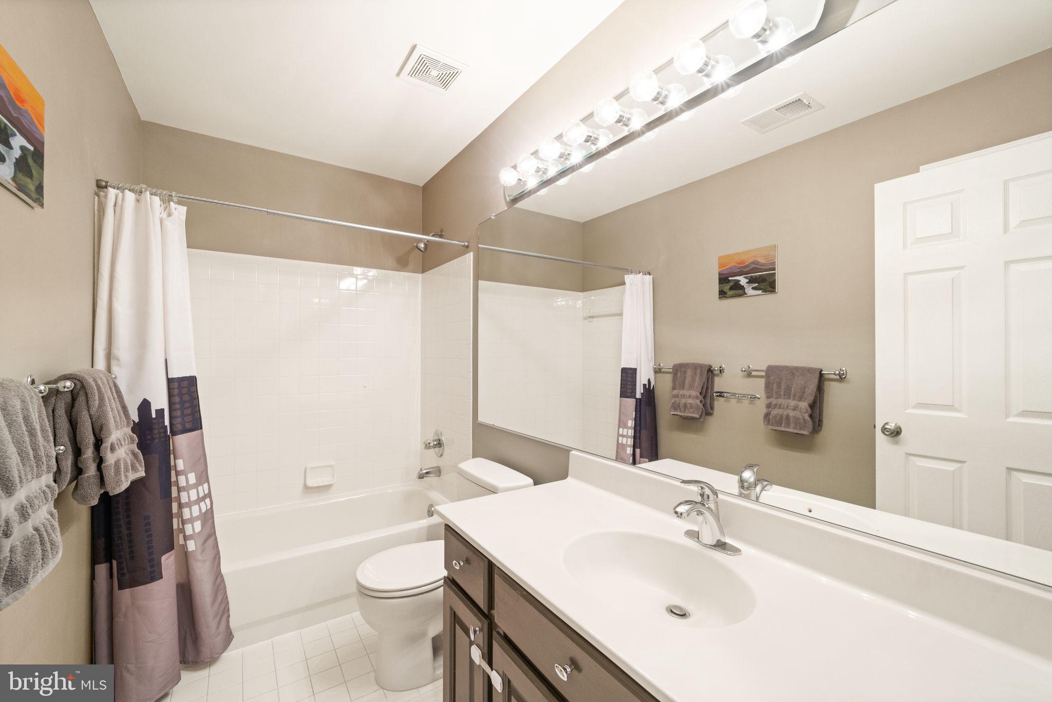 CRESTMONT TOWNHOUSES - Residential