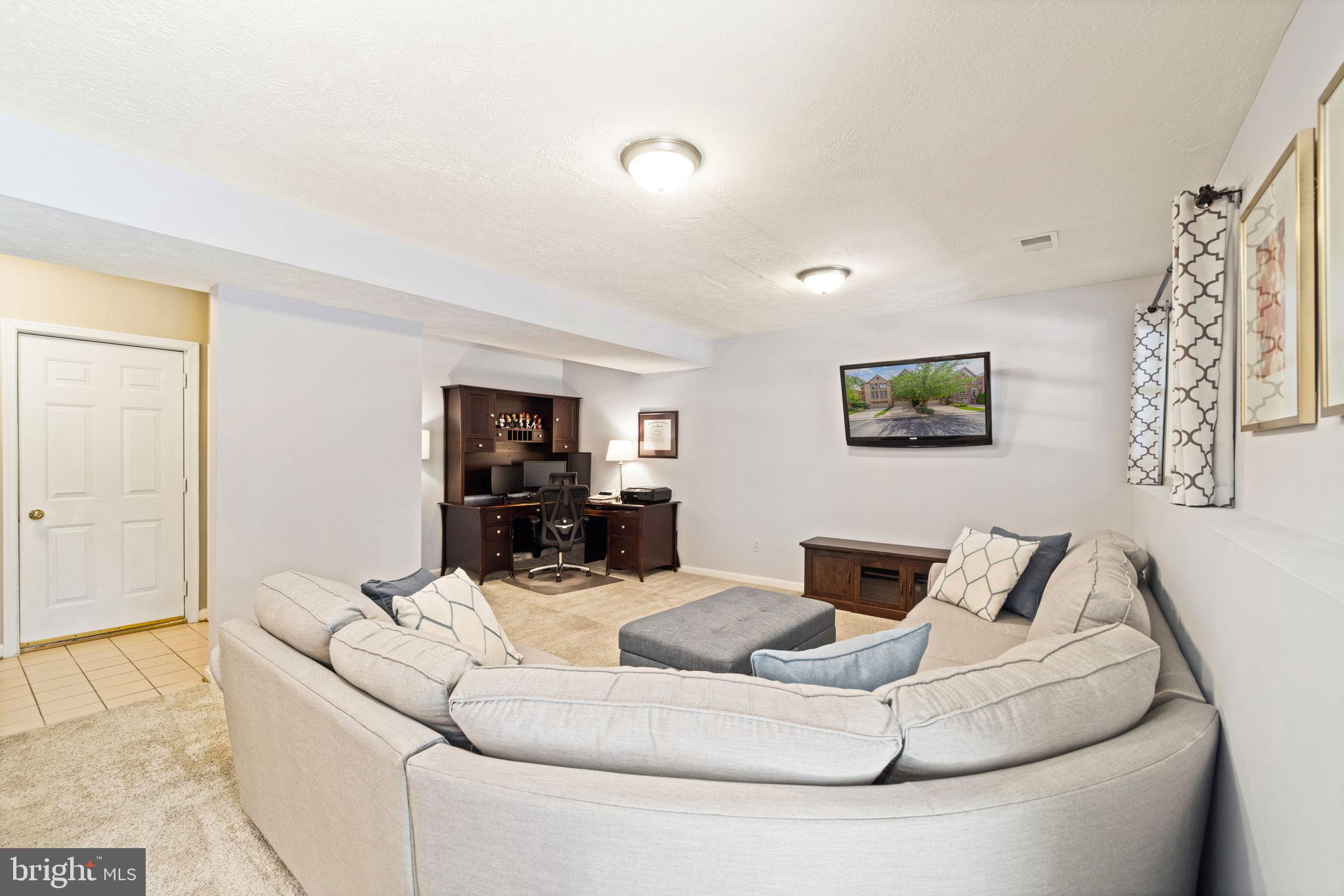 CRESTMONT TOWNHOUSES - Residential