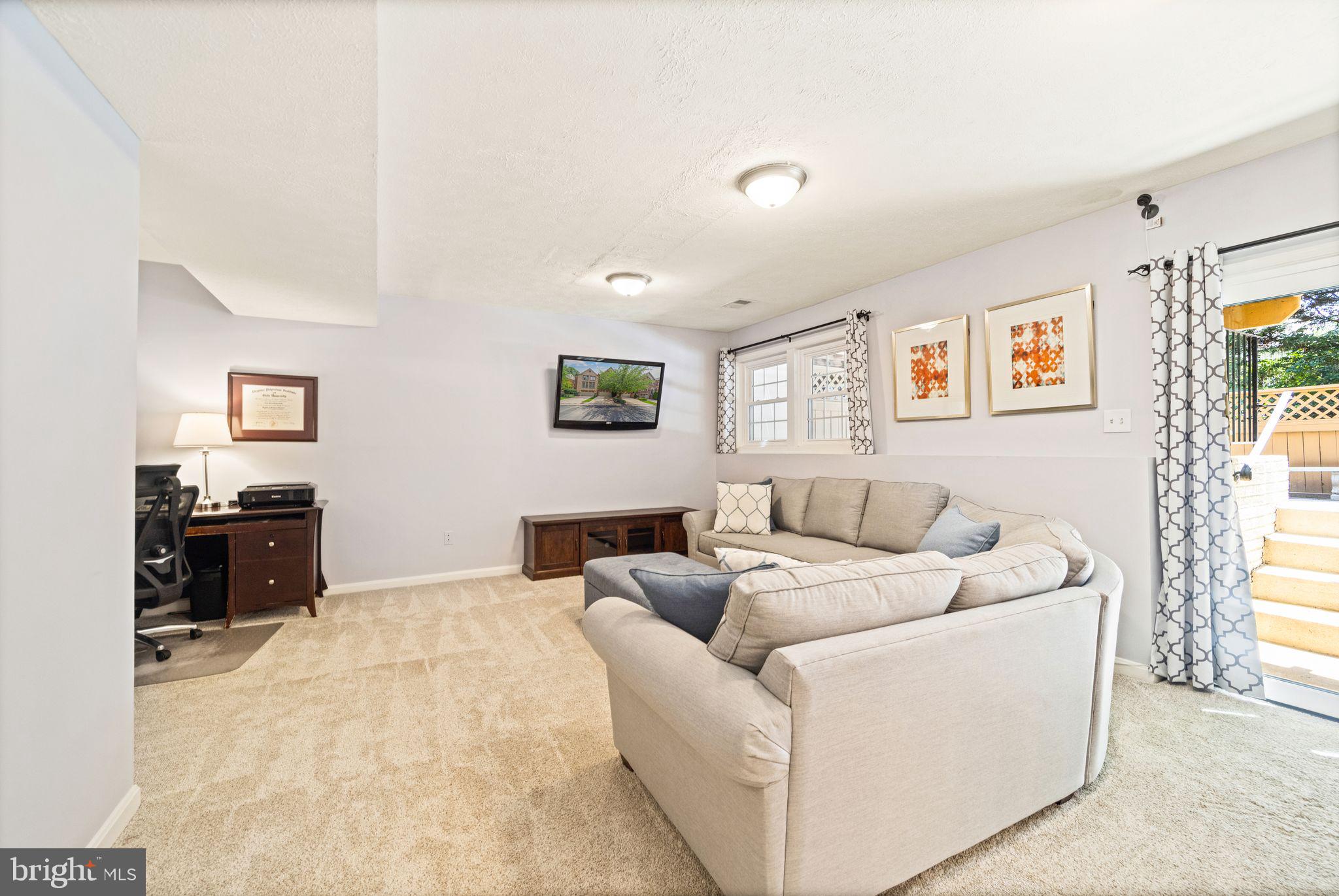 CRESTMONT TOWNHOUSES - Residential