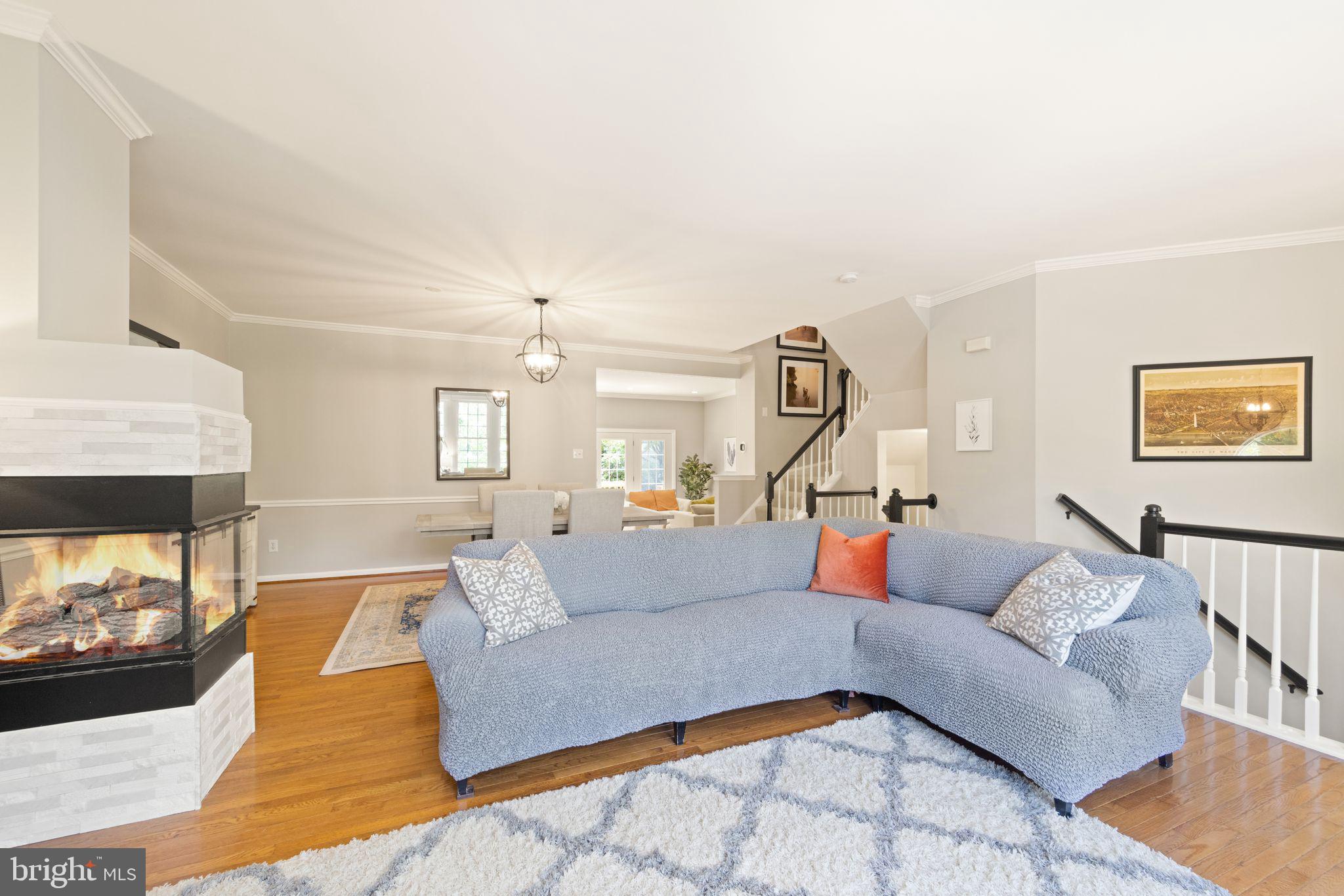 CRESTMONT TOWNHOUSES - Residential