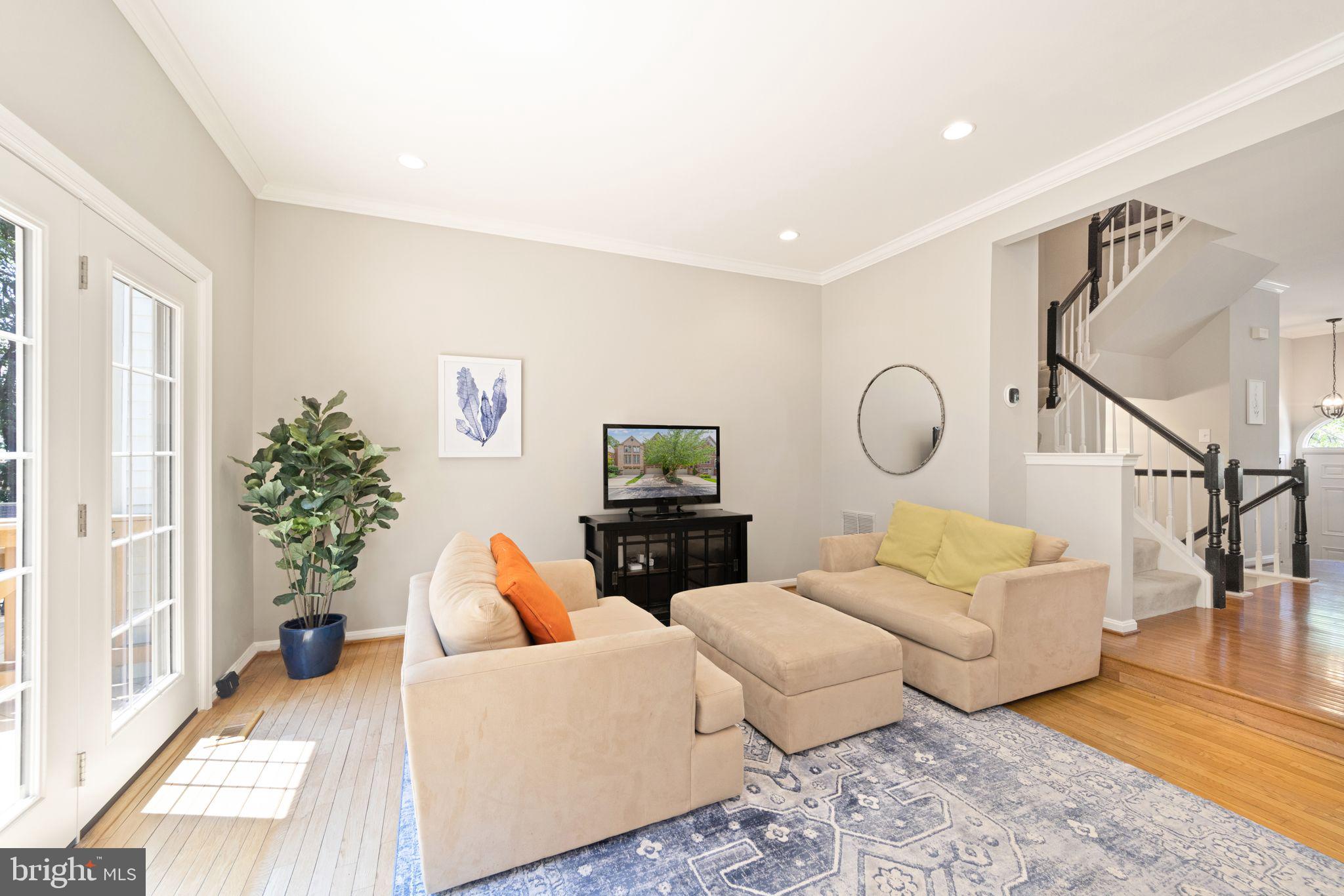 CRESTMONT TOWNHOUSES - Residential