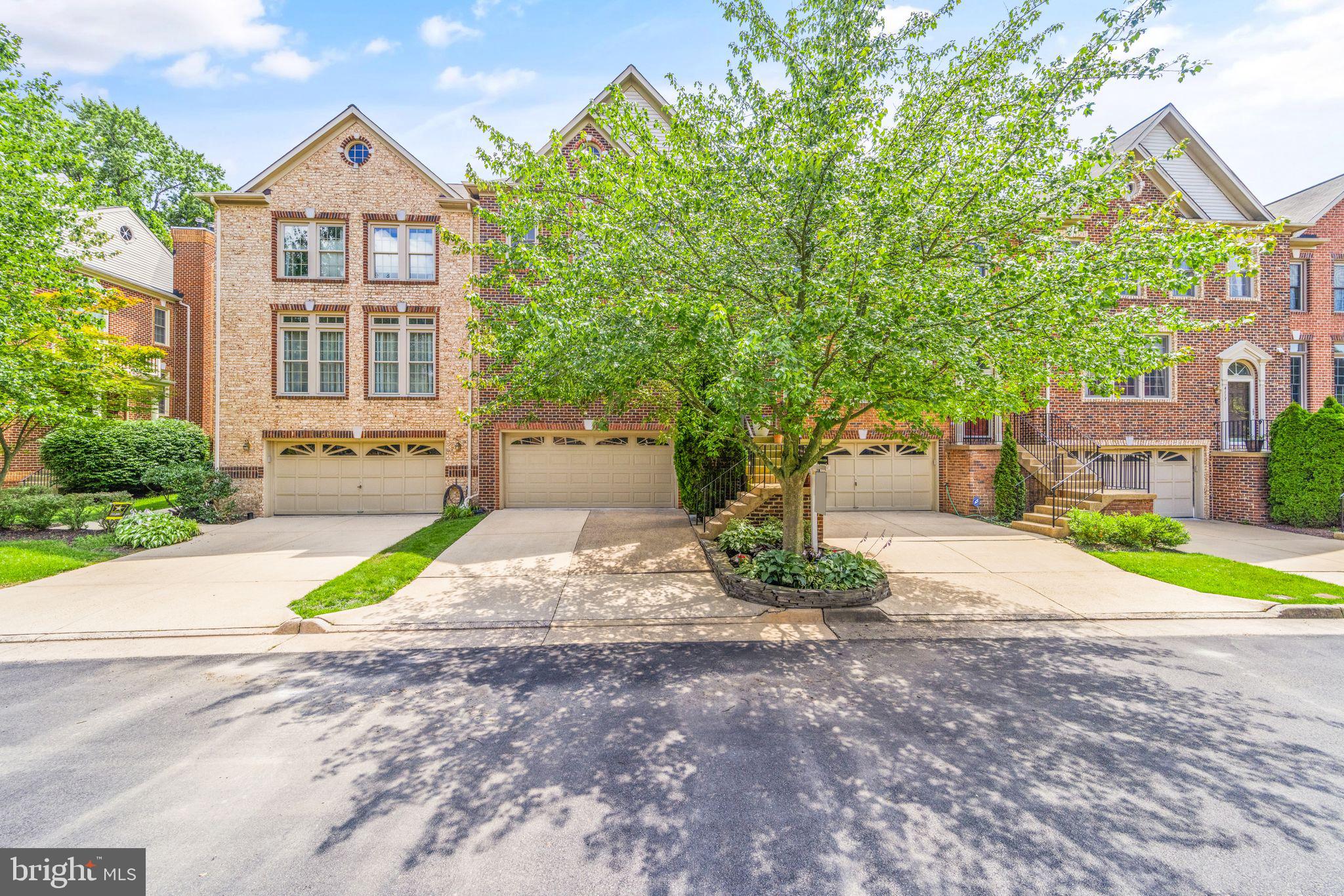 CRESTMONT TOWNHOUSES - Residential