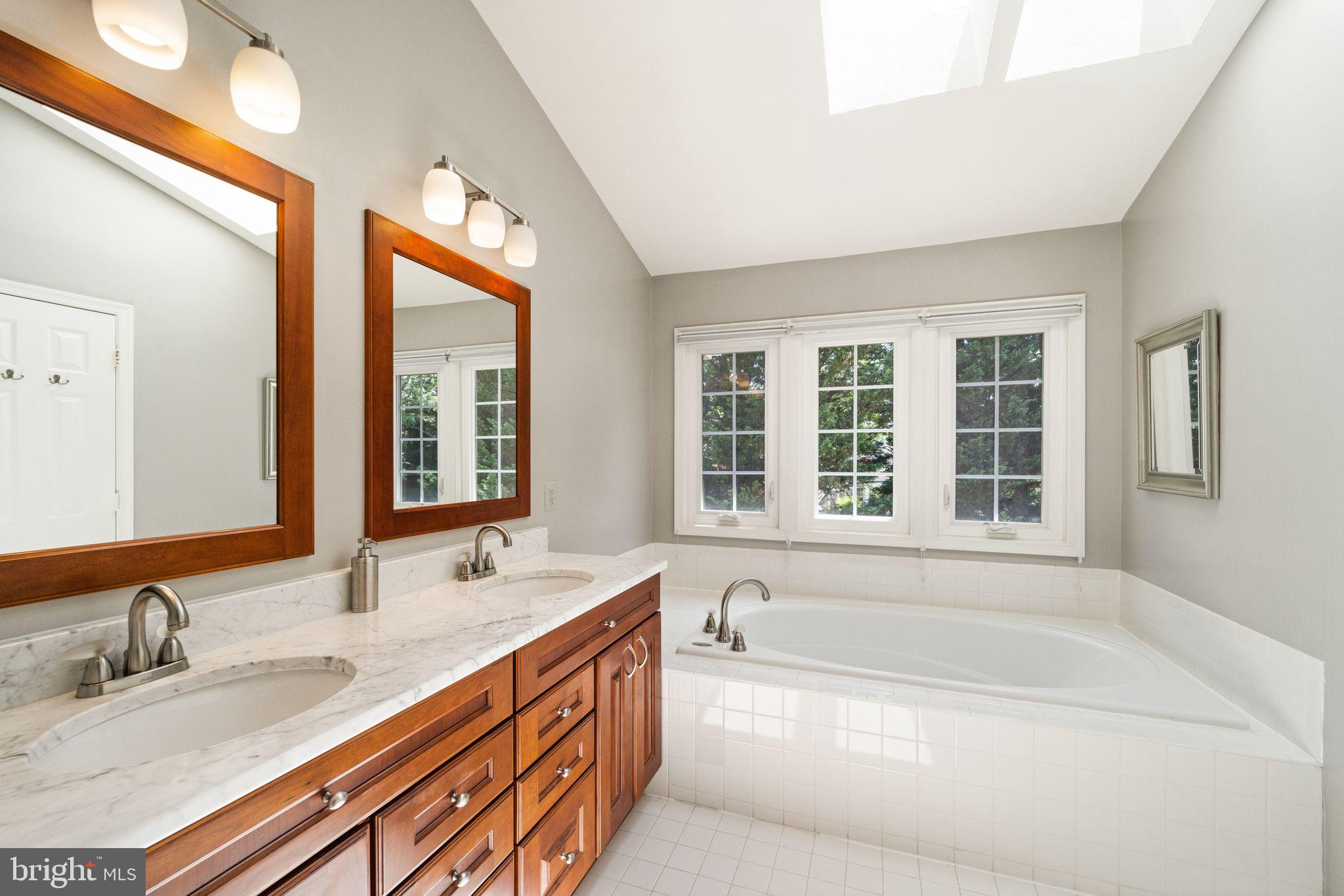 CRESTMONT TOWNHOUSES - Residential